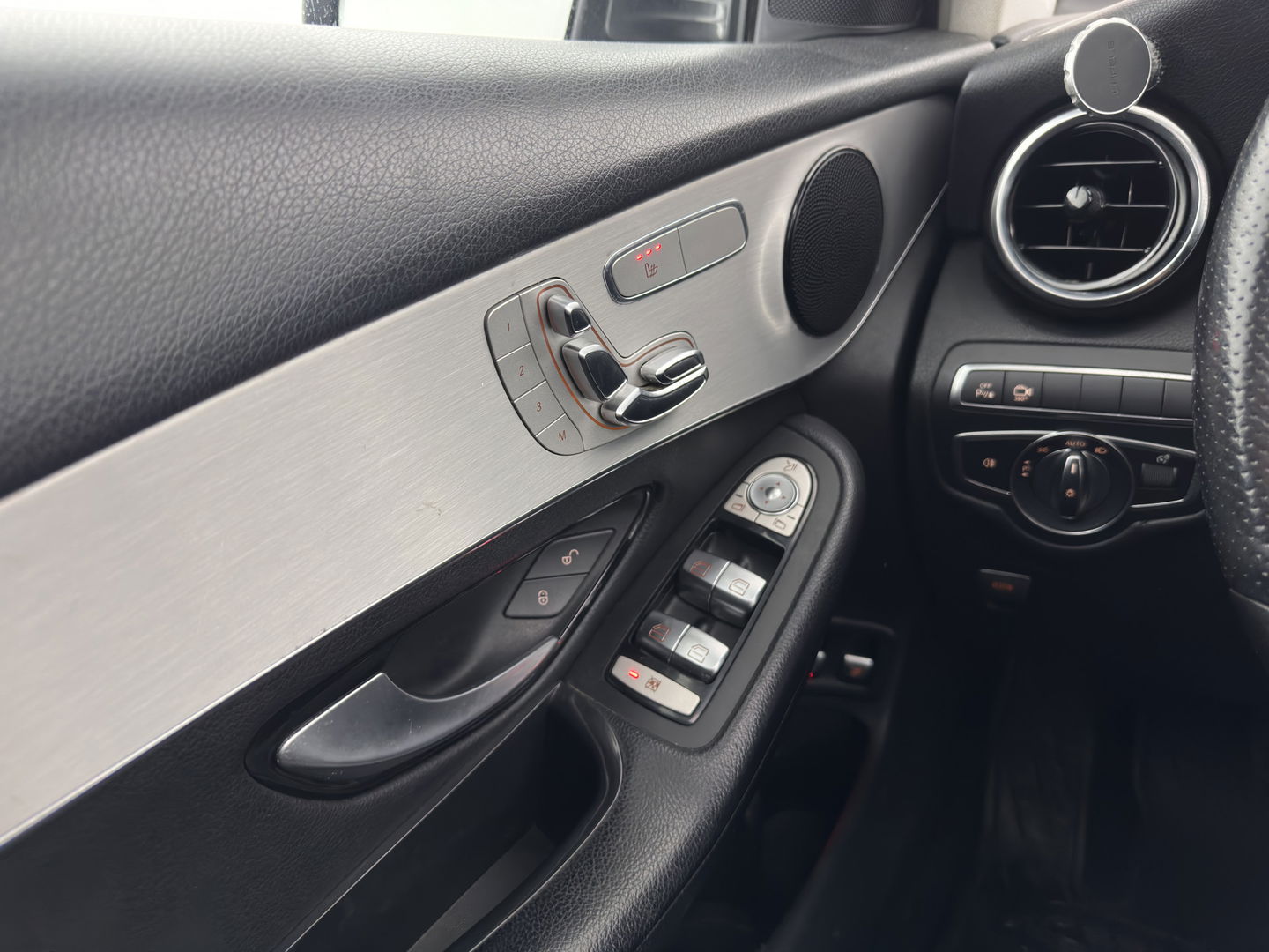 Mercedes-Benz GLC 220d 4MATIC Premium Plus (INCL-BTW) *PANO | LEATHER | FULL-LED | MEMORY-PACK | TOPVIEW | BLINDSPOT | HEATED-COMFORTSEATS | NAVI-FULLMAP | ECC | PDC | CRUISE | SHIFTPADDLES | TOWBAR | 18''ALU*