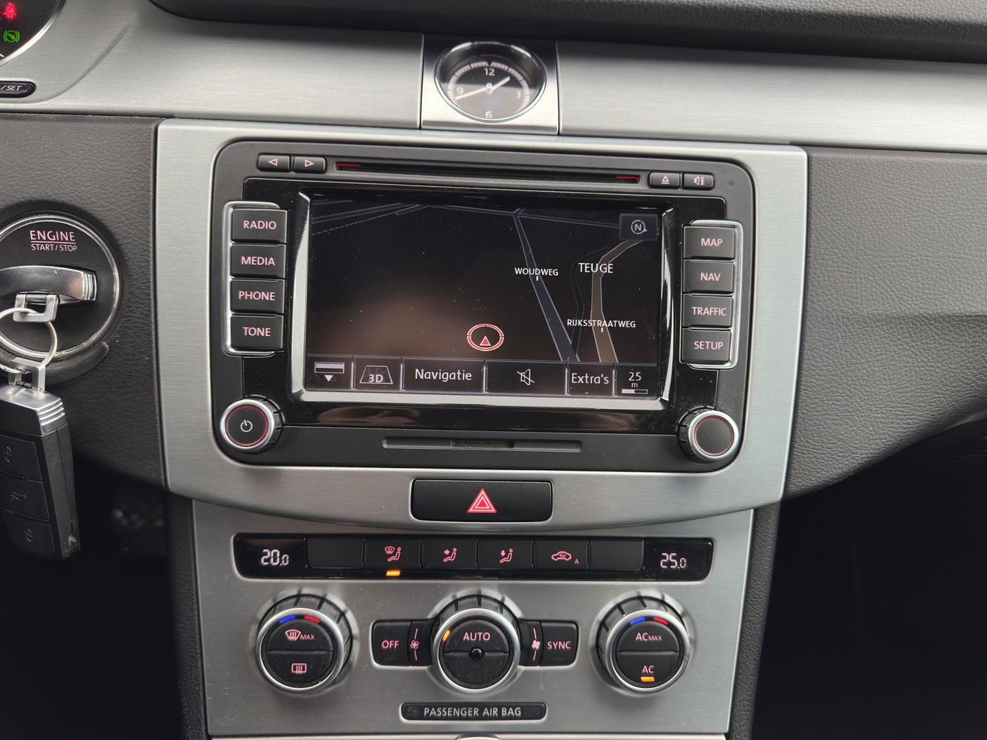 Volkswagen CC 1.8 TSI Aut. *LEATHER | BI-XENON | HEATED-SPORTSEATS | NAVI-FULLMAP | ECC | PDC | CRUISE | SHIFTPADDLES | PRIVACY-GLASS | TOWBAR | 18''ALU*