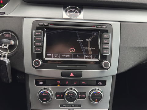 Volkswagen CC 1.8 TSI Aut. *LEATHER | BI-XENON | HEATED-SPORTSEATS | NAVI-FULLMAP | ECC | PDC | CRUISE | SHIFTPADDLES | PRIVACY-GLASS | TOWBAR | 18''ALU*