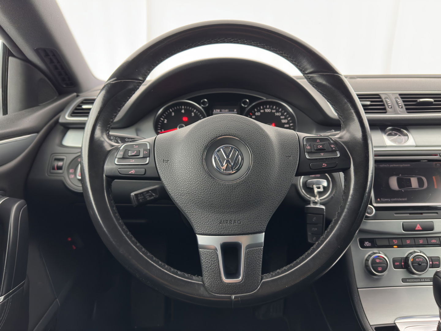 Volkswagen CC 1.8 TSI Aut. *LEATHER | BI-XENON | HEATED-SPORTSEATS | NAVI-FULLMAP | ECC | PDC | CRUISE | SHIFTPADDLES | PRIVACY-GLASS | TOWBAR | 18''ALU*