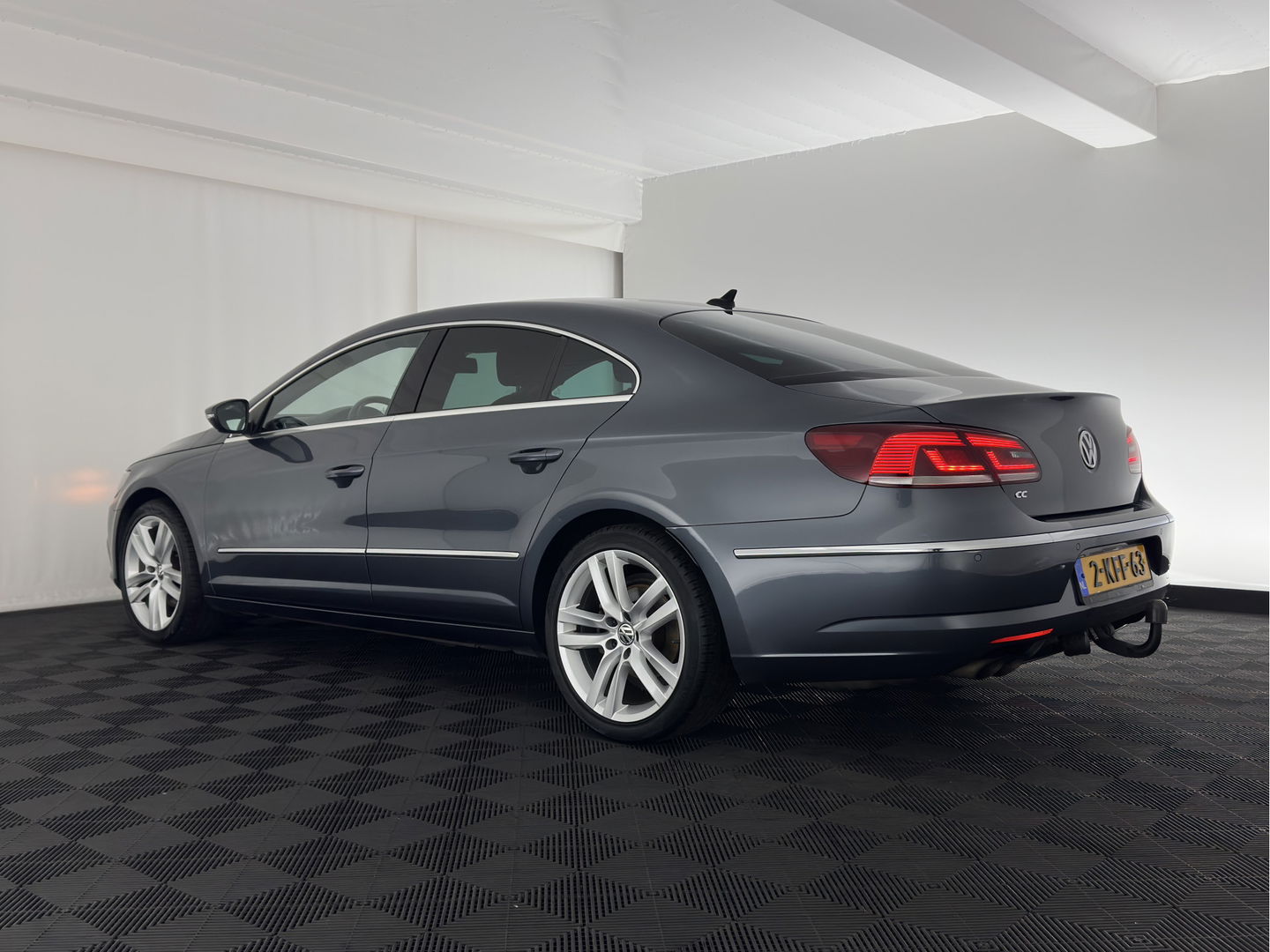 Volkswagen CC 1.8 TSI Aut. *LEATHER | BI-XENON | HEATED-SPORTSEATS | NAVI-FULLMAP | ECC | PDC | CRUISE | SHIFTPADDLES | PRIVACY-GLASS | TOWBAR | 18''ALU*