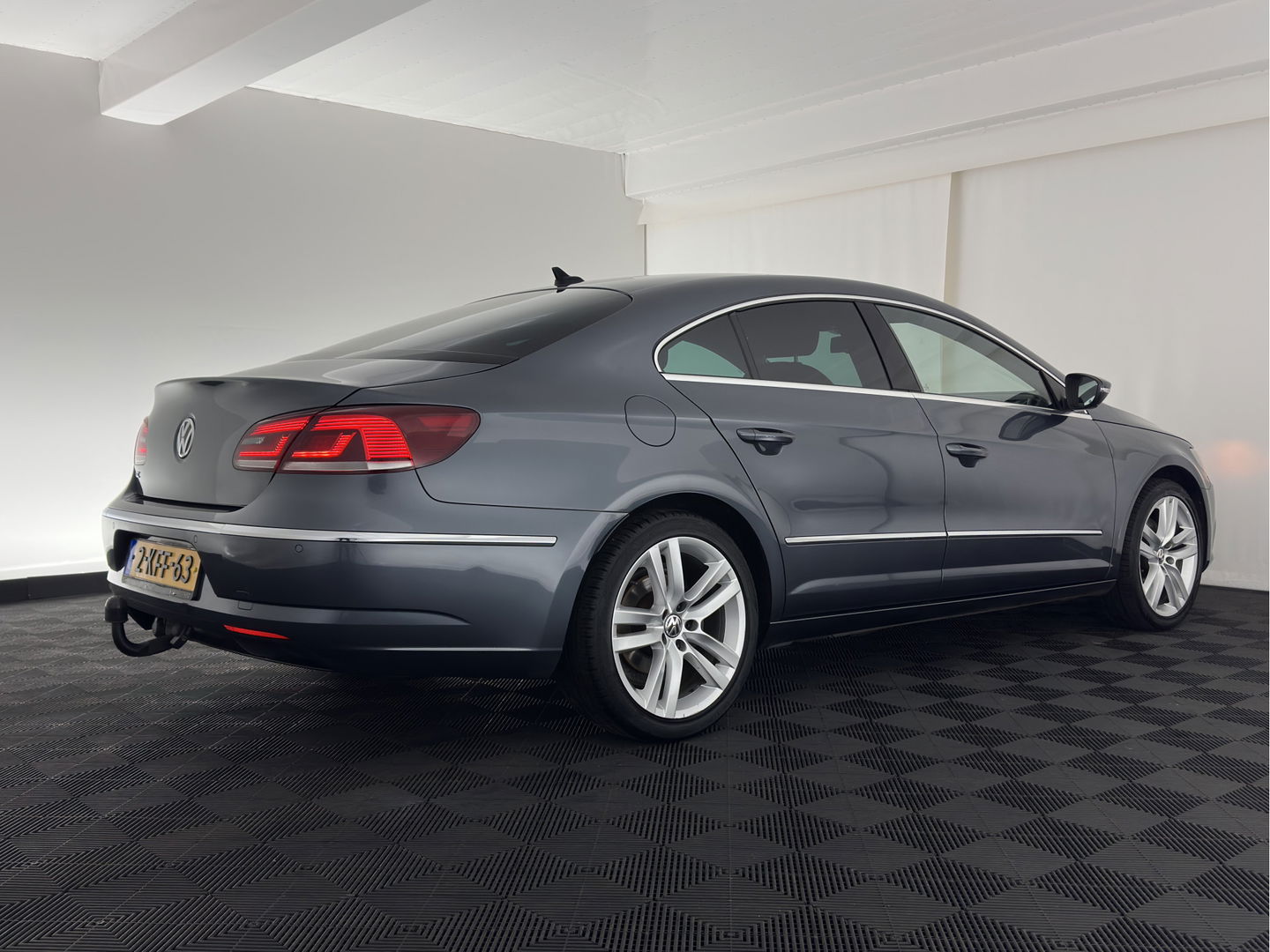 Volkswagen CC 1.8 TSI Aut. *LEATHER | BI-XENON | HEATED-SPORTSEATS | NAVI-FULLMAP | ECC | PDC | CRUISE | SHIFTPADDLES | PRIVACY-GLASS | TOWBAR | 18''ALU*
