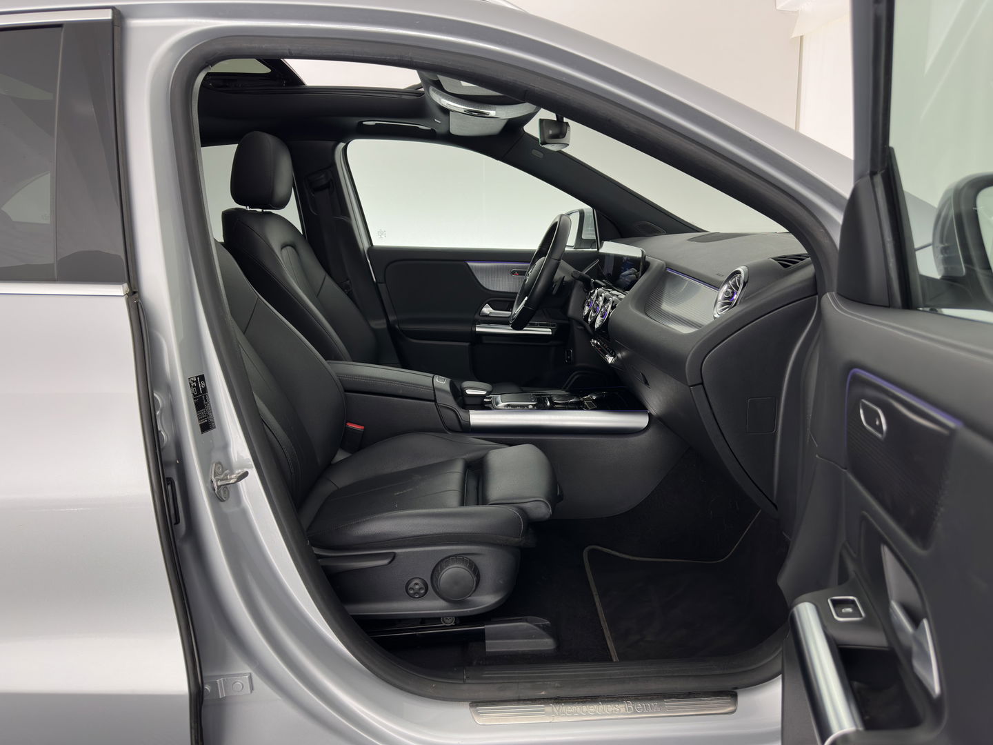 Mercedes-Benz EQA 250 Business Solution Luxury 67 kWh [ 3-Fase ] (SOH-94%) (INCL-BTW) *PANO | LEATHER | WIDESCREEN-COCKPIT | FULL-LED | BLINDSPOT | AMBIENT-LIGHT | CAMERA | NAVI-FULLMAP | DAB+ | COMFORT-SEATS | ECC | SHIFTPADDLES | CRUISE | HEATED-SEATS | ...