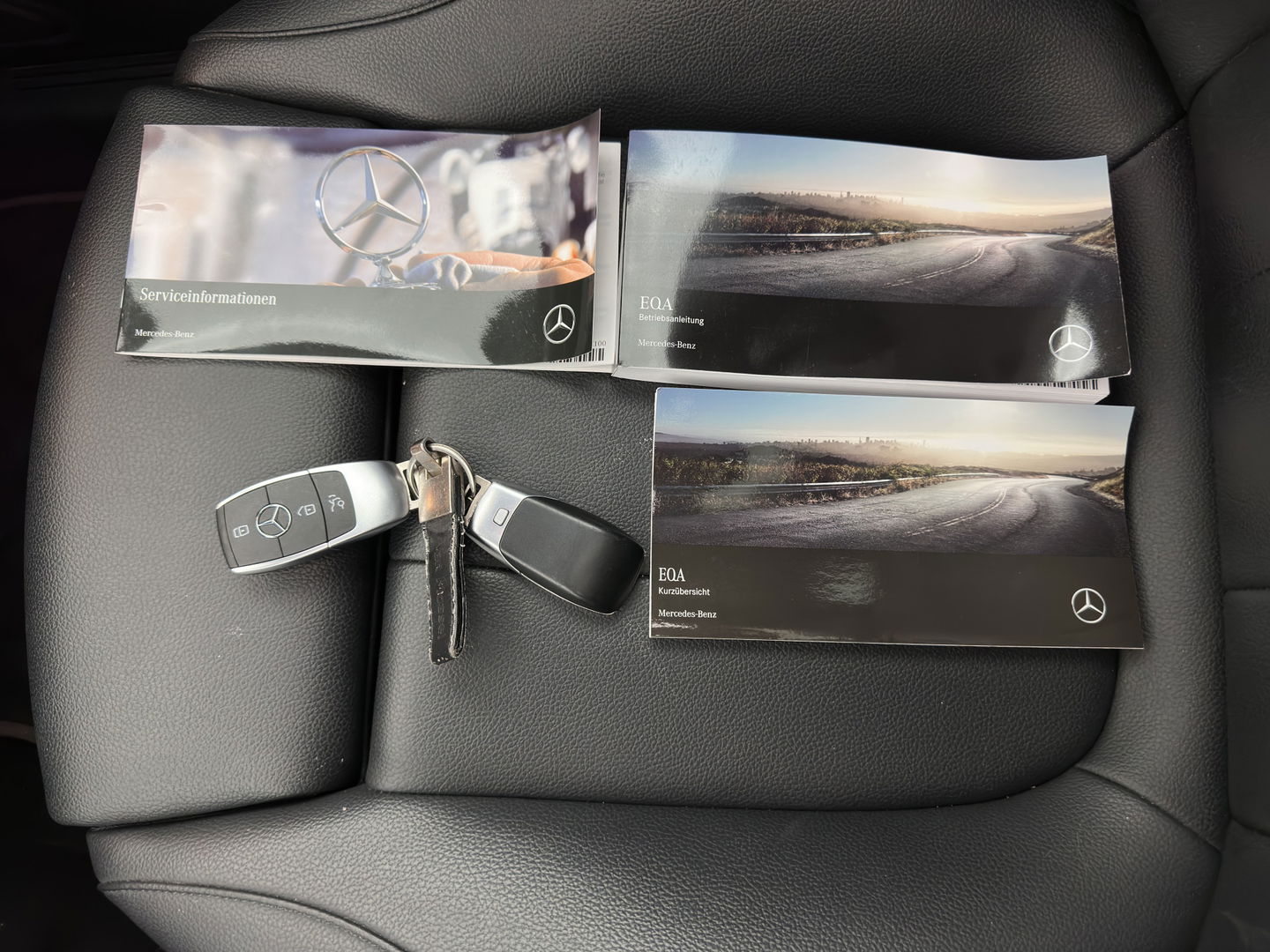 Mercedes-Benz EQA 250 Business Solution Luxury 67 kWh [ 3-Fase ] (SOH-94%) (INCL-BTW) *PANO | LEATHER | WIDESCREEN-COCKPIT | FULL-LED | BLINDSPOT | AMBIENT-LIGHT | CAMERA | NAVI-FULLMAP | DAB+ | COMFORT-SEATS | ECC | SHIFTPADDLES | CRUISE | HEATED-SEATS | ...