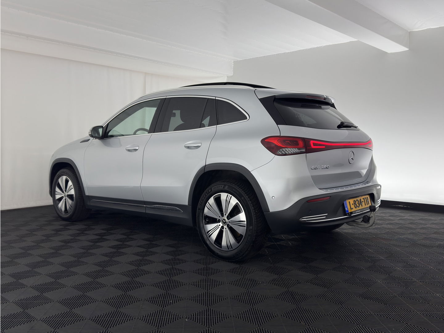 Mercedes-Benz EQA 250 Business Solution Luxury 67 kWh [ 3-Fase ] (SOH-94%) (INCL-BTW) *PANO | LEATHER | WIDESCREEN-COCKPIT | FULL-LED | BLINDSPOT | AMBIENT-LIGHT | CAMERA | NAVI-FULLMAP | DAB+ | COMFORT-SEATS | ECC | SHIFTPADDLES | CRUISE | HEATED-SEATS | ...