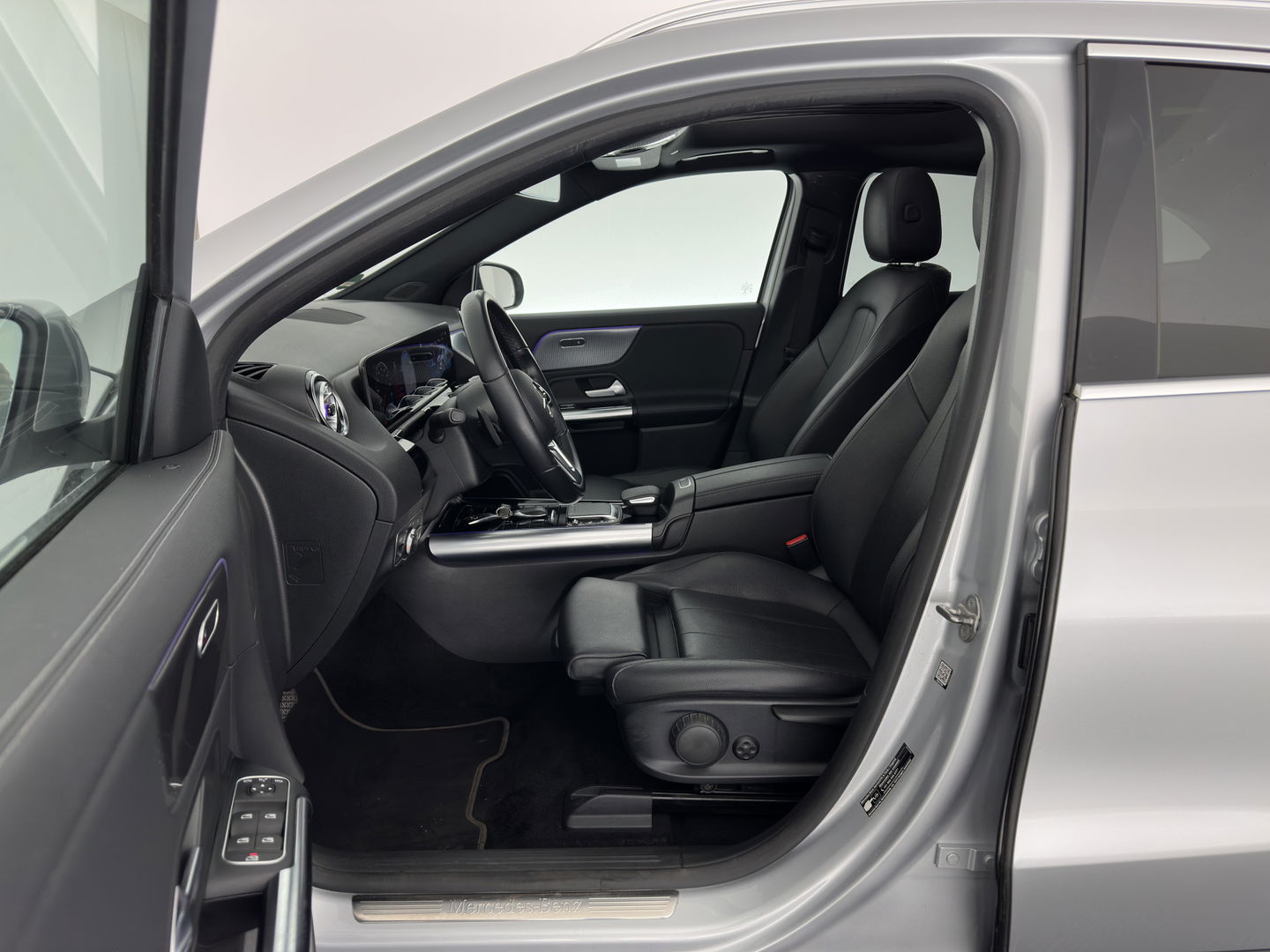 Mercedes-Benz EQA 250 Business Solution Luxury 67 kWh [ 3-Fase ] (SOH-94%) (INCL-BTW) *PANO | LEATHER | WIDESCREEN-COCKPIT | FULL-LED | BLINDSPOT | AMBIENT-LIGHT | CAMERA | NAVI-FULLMAP | DAB+ | COMFORT-SEATS | ECC | SHIFTPADDLES | CRUISE | HEATED-SEATS | ...