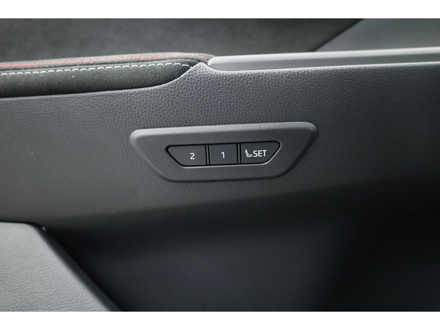 Toyota C-HR 2.0 Plug-in Hybrid 220 GR SPORT | JBL Audio | Memory Seat | Navi + CarPlay | Stoel- Stuurverw. | Adapt. Cruise | Dodehoekdet.