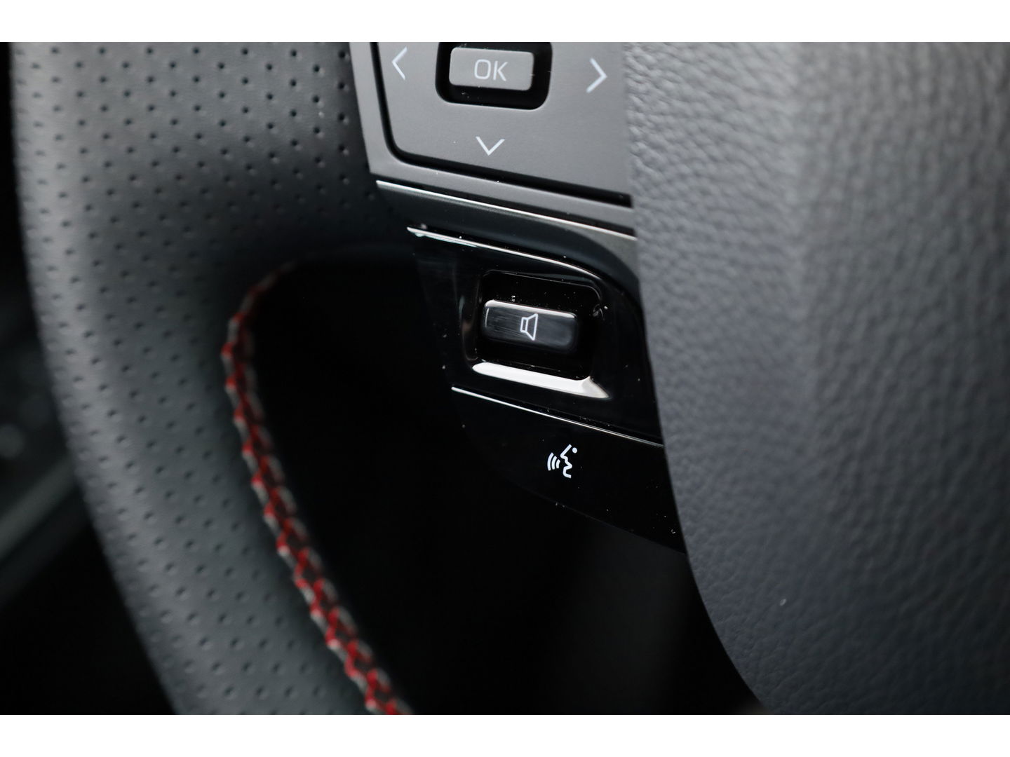 Toyota C-HR 2.0 Plug-in Hybrid 220 GR SPORT | JBL Audio | Memory Seat | Navi + CarPlay | Stoel- Stuurverw. | Adapt. Cruise | Dodehoekdet.