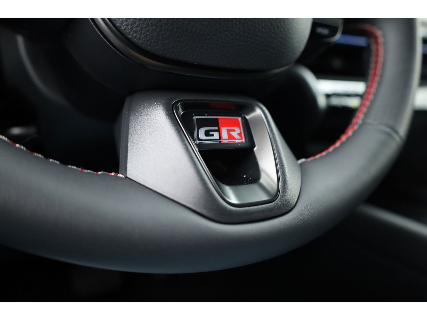 Toyota C-HR 2.0 Plug-in Hybrid 220 GR SPORT | JBL Audio | Memory Seat | Navi + CarPlay | Stoel- Stuurverw. | Adapt. Cruise | Dodehoekdet.