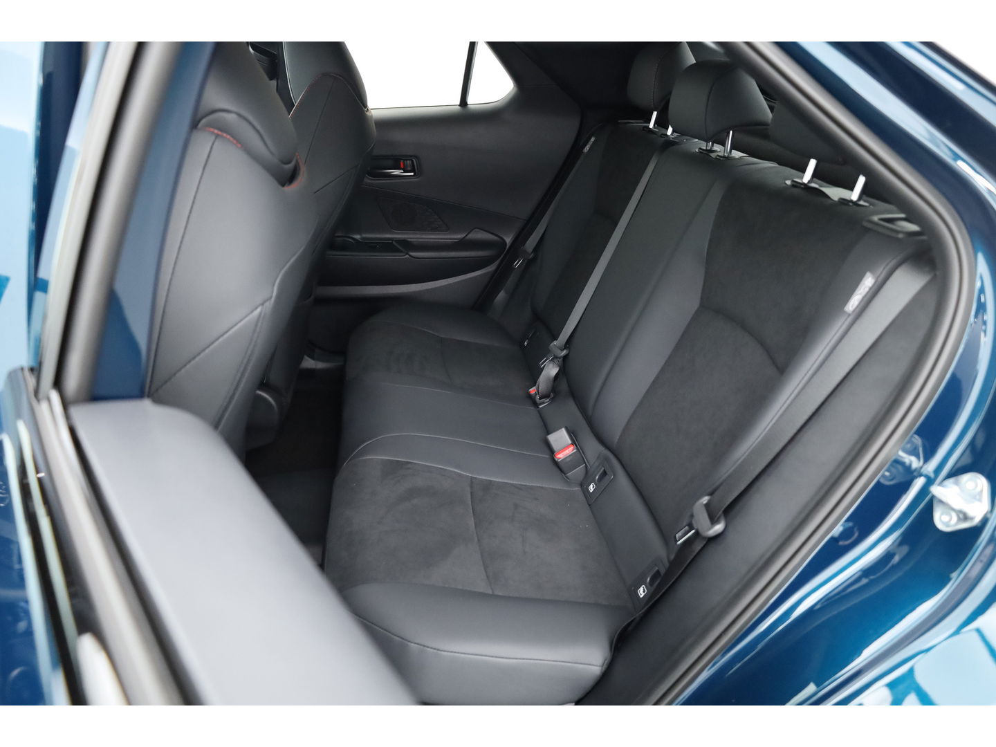 Toyota C-HR 2.0 Plug-in Hybrid 220 GR SPORT | JBL Audio | Memory Seat | Navi + CarPlay | Stoel- Stuurverw. | Adapt. Cruise | Dodehoekdet.