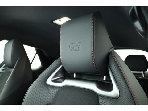 Toyota C-HR 2.0 Plug-in Hybrid 220 GR SPORT | JBL Audio | Memory Seat | Navi + CarPlay | Stoel- Stuurverw. | Adapt. Cruise | Dodehoekdet.