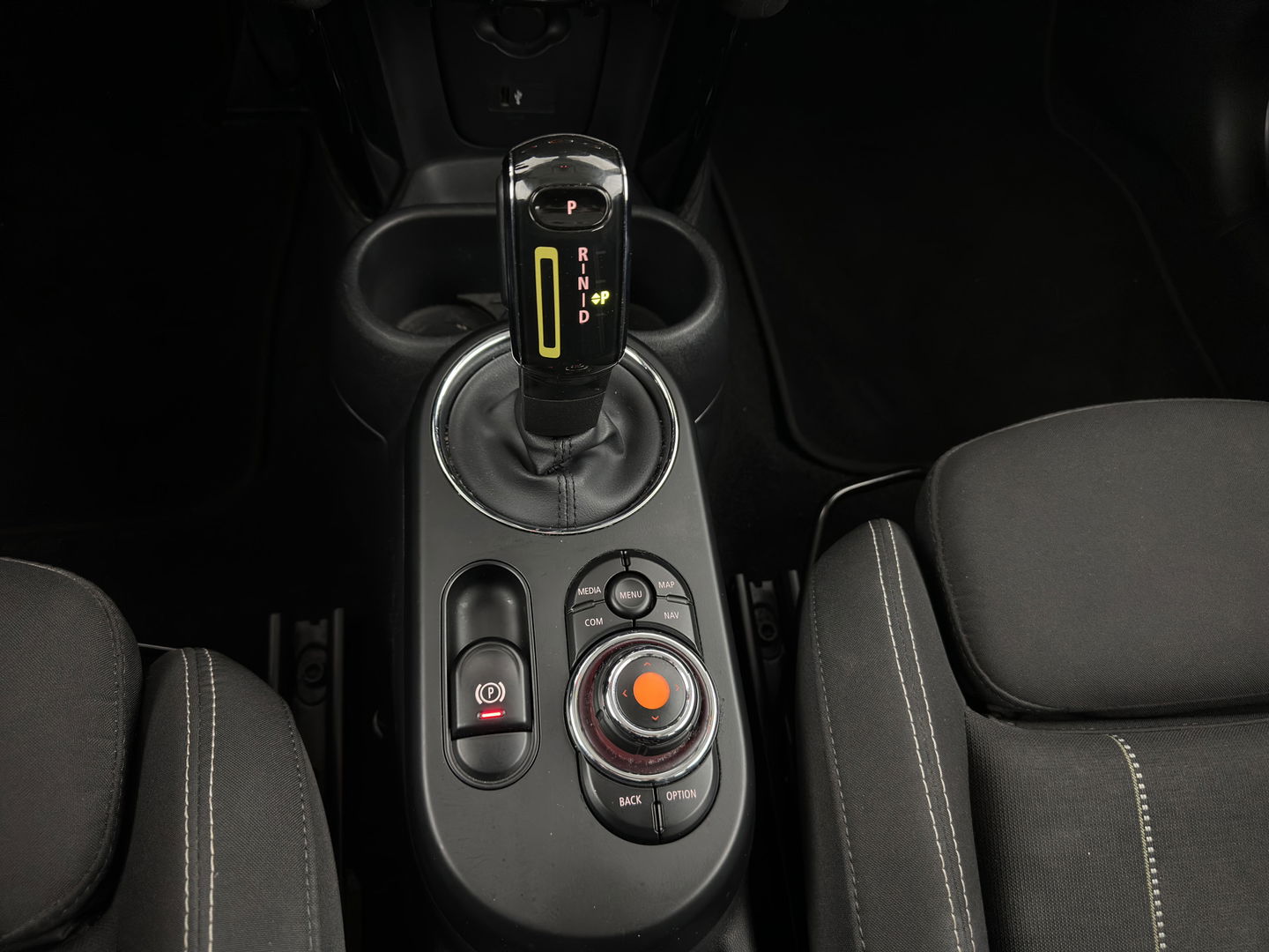 MINI Mini Electric Basic 33 kWh [ 3-Fase ] (SOH-100%) (INCL-BTW) Aut. *HEATPUMP | FULL-LED | SPORT-SEATS | NAVI-FULLMAP | DIGI-COCKPIT | DAB+ | ECC | CCS-FASTLOADER | UNION-JACK | KEYLESS | CRUISE | AMBIENT-LIGHT | 16''ALU*