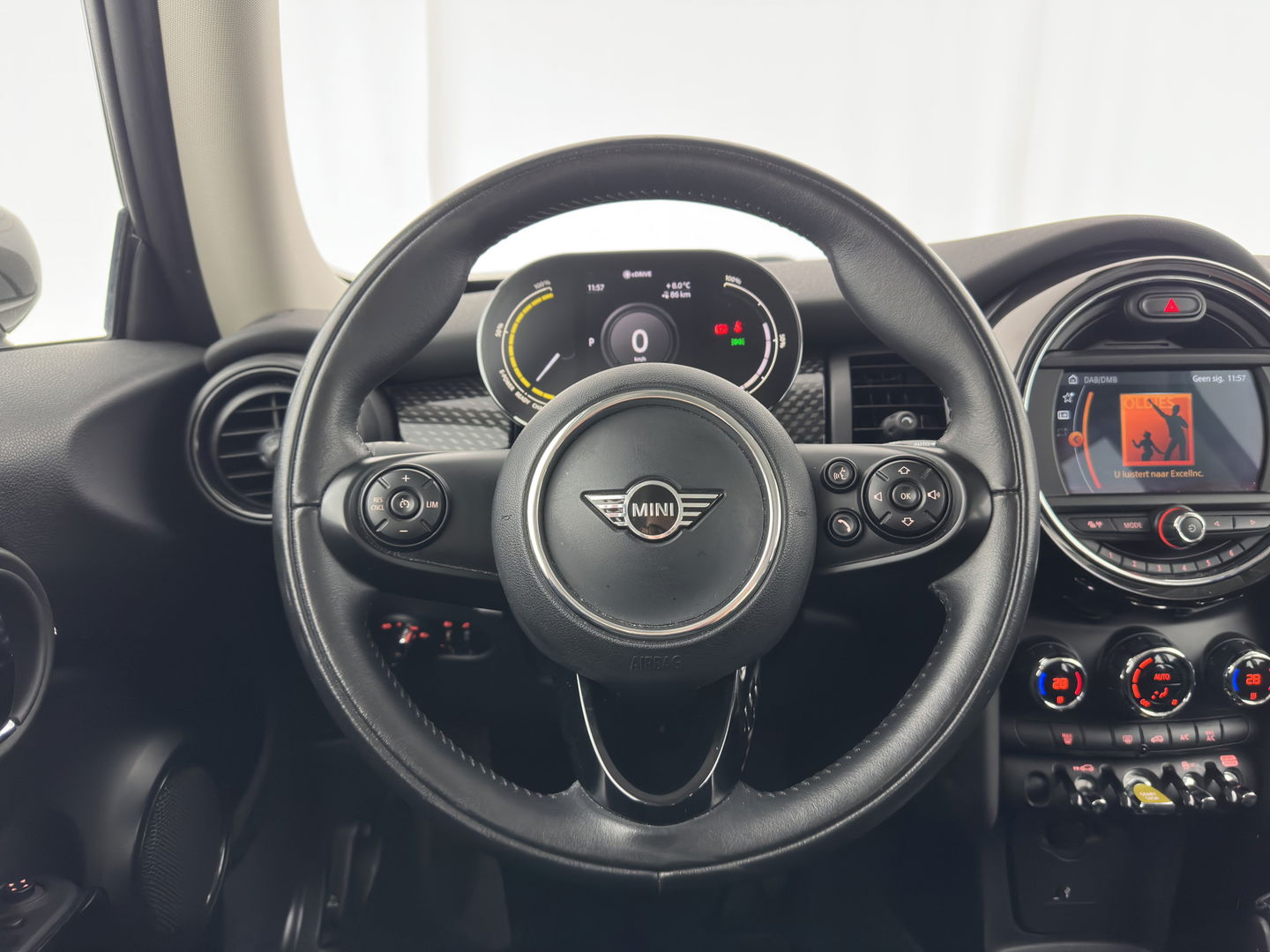 MINI Mini Electric Basic 33 kWh [ 3-Fase ] (SOH-100%) (INCL-BTW) Aut. *HEATPUMP | FULL-LED | SPORT-SEATS | NAVI-FULLMAP | DIGI-COCKPIT | DAB+ | ECC | CCS-FASTLOADER | UNION-JACK | KEYLESS | CRUISE | AMBIENT-LIGHT | 16''ALU*