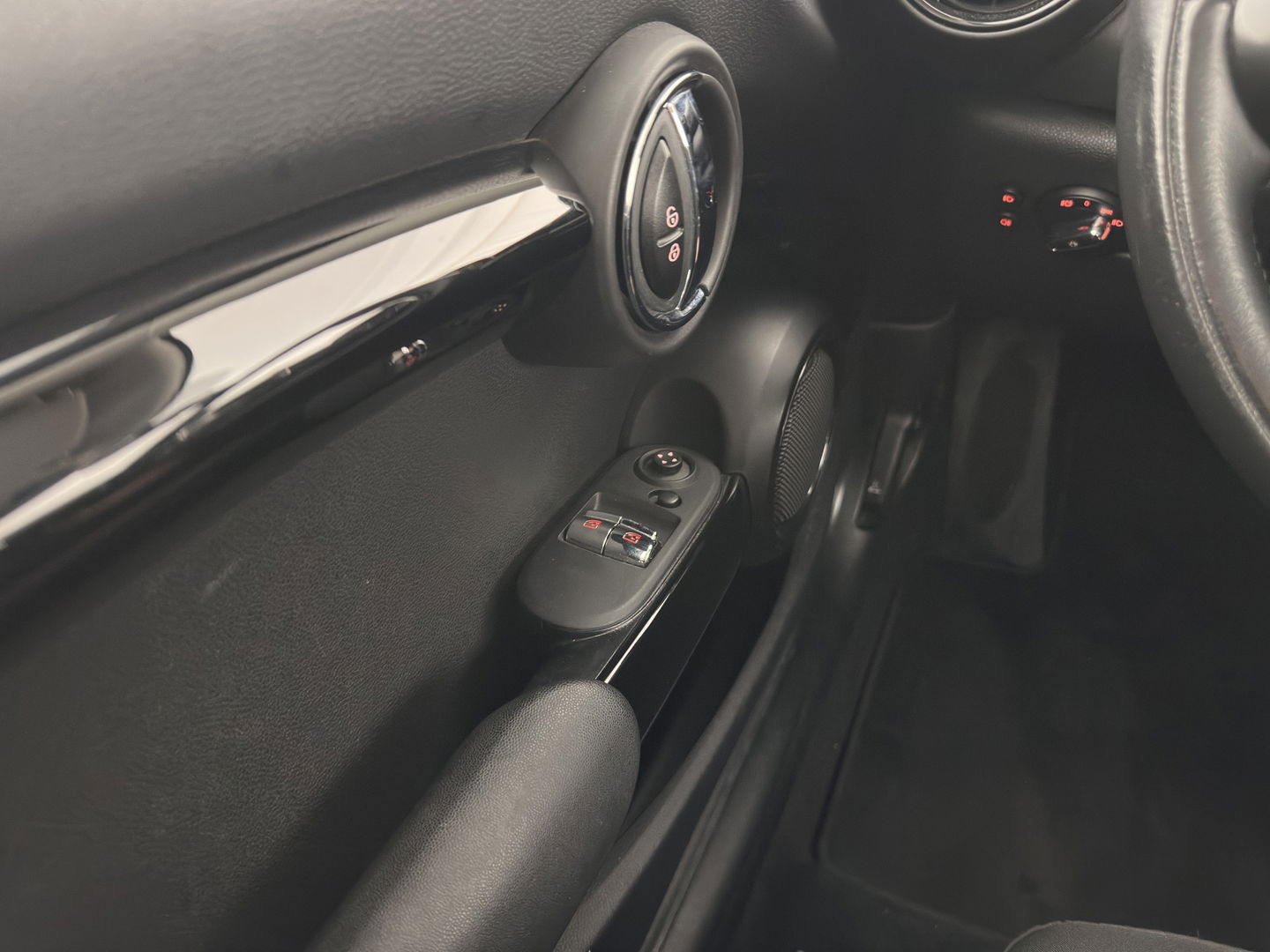 MINI Mini Electric Basic 33 kWh [ 3-Fase ] (SOH-100%) (INCL-BTW) Aut. *HEATPUMP | FULL-LED | SPORT-SEATS | NAVI-FULLMAP | DIGI-COCKPIT | DAB+ | ECC | CCS-FASTLOADER | UNION-JACK | KEYLESS | CRUISE | AMBIENT-LIGHT | 16''ALU*