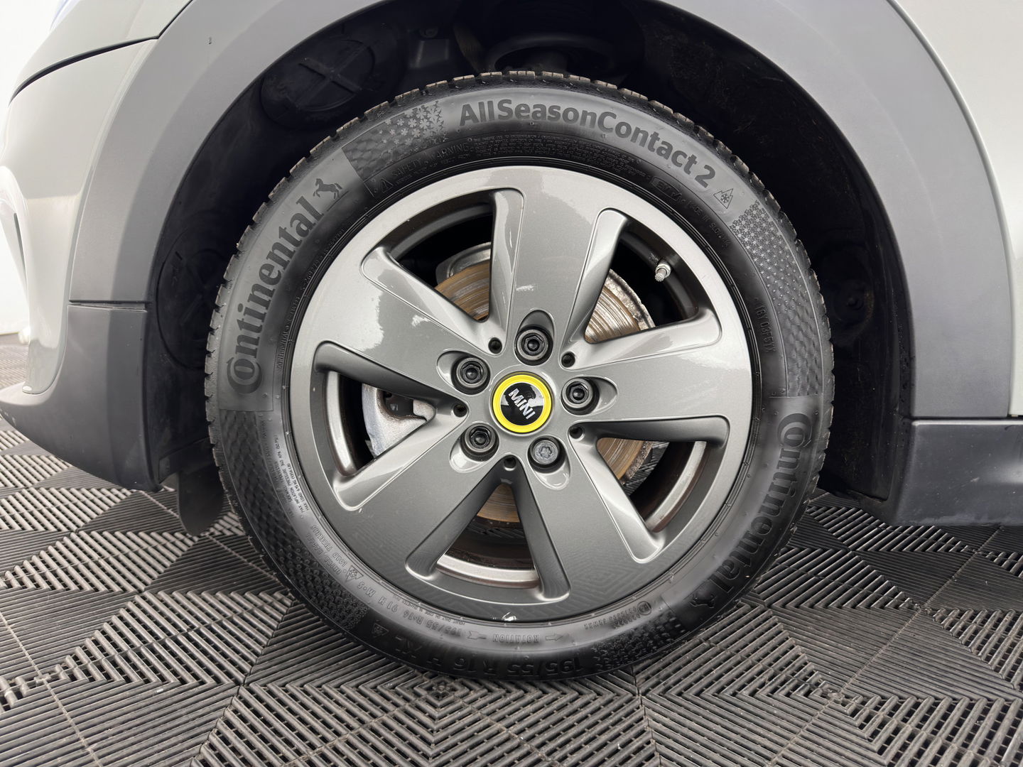 MINI Mini Electric Basic 33 kWh [ 3-Fase ] (SOH-100%) (INCL-BTW) Aut. *HEATPUMP | FULL-LED | SPORT-SEATS | NAVI-FULLMAP | DIGI-COCKPIT | DAB+ | ECC | CCS-FASTLOADER | UNION-JACK | KEYLESS | CRUISE | AMBIENT-LIGHT | 16''ALU*