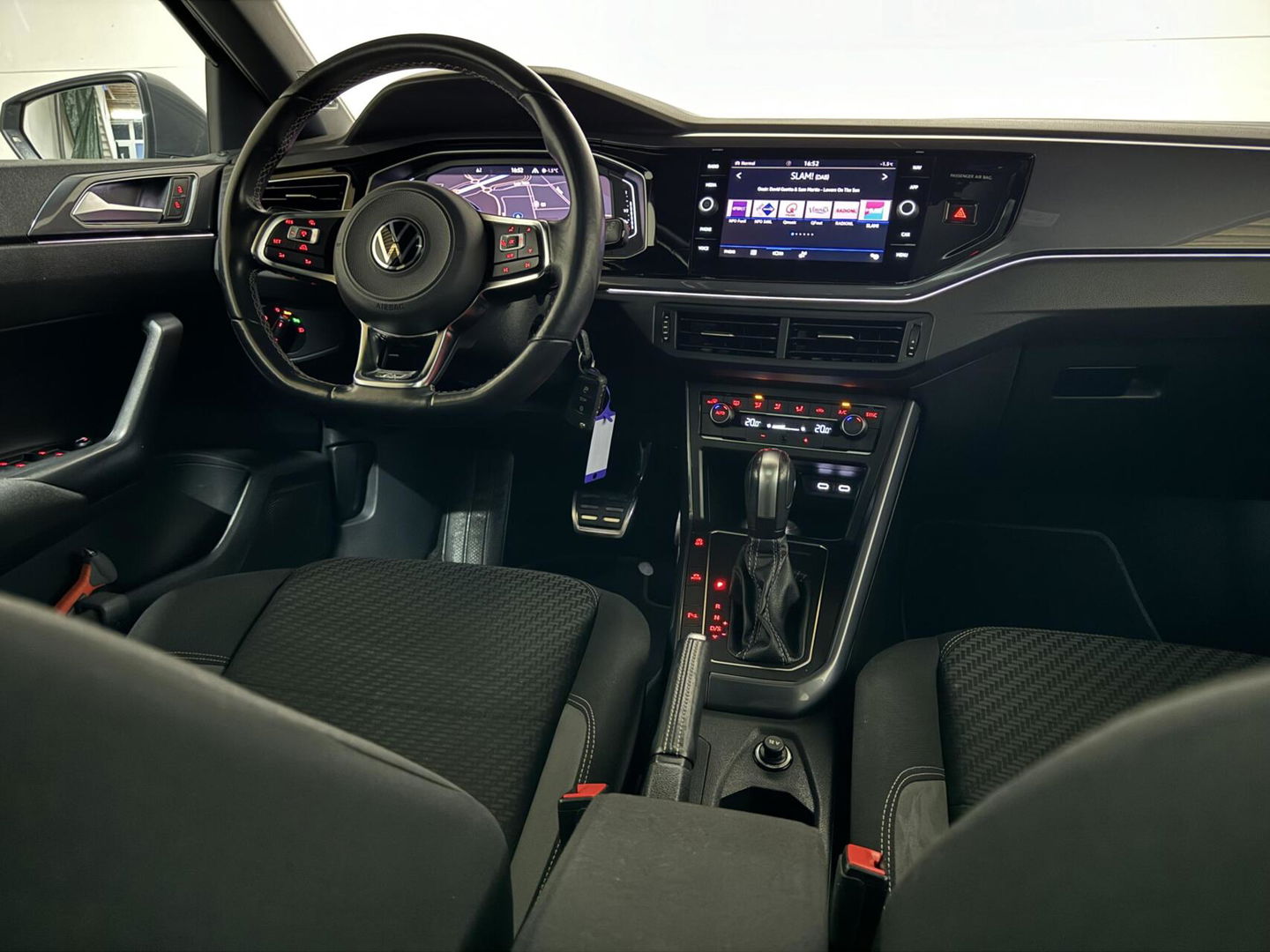 Volkswagen Polo 1.0 TSI 3x R-Line Pano Virtual CarPlay Camera Trekh. NAP