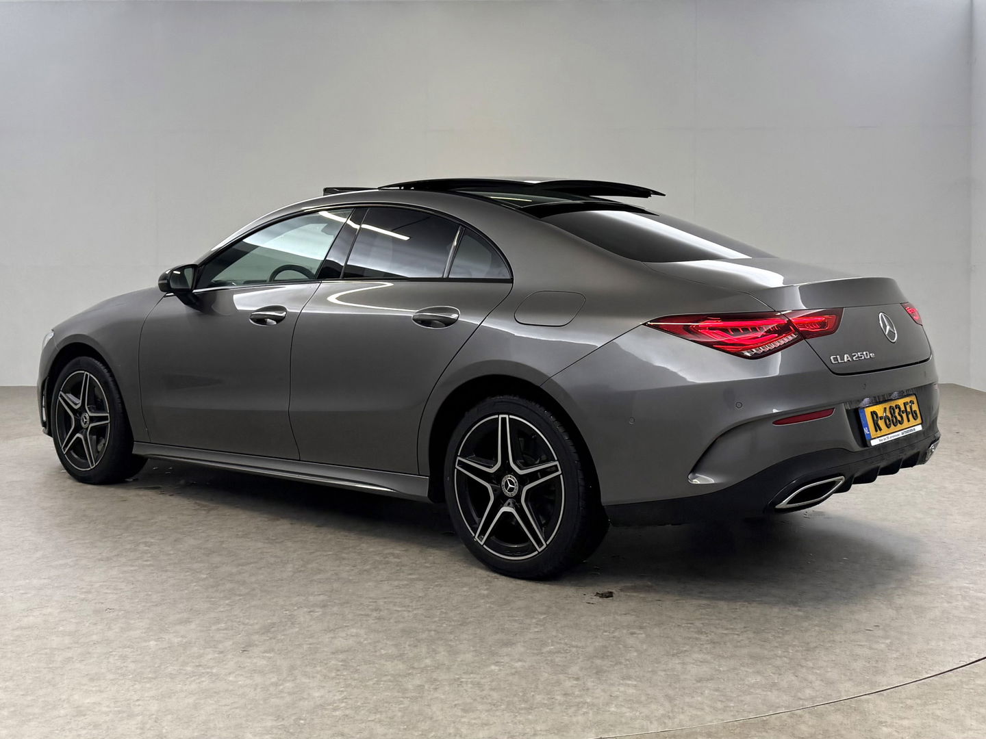 Mercedes-Benz CLA-Klasse 250 e AMG | SOH 92% | Pano | Sfeer | Virtual | Camera | Cruise | Navi | Stoelverw. | Keyless | NAP