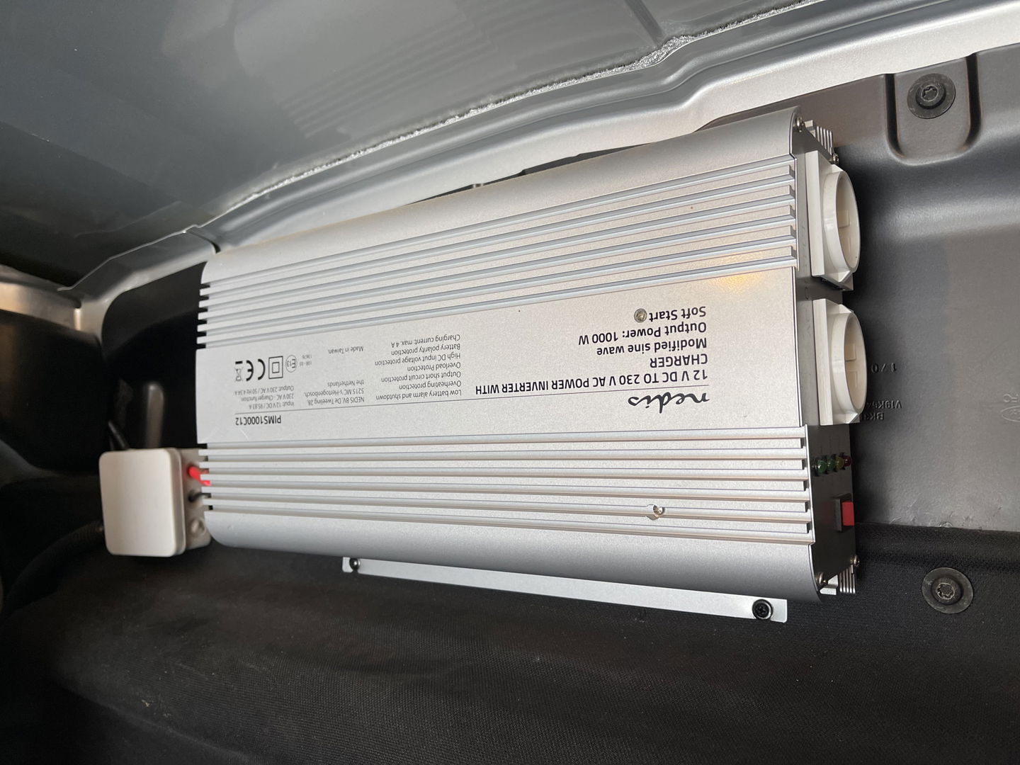 Ford Transit 310 2.0 TDCI 130pk L3H2 Trend / vaste prijs rijklaar € 18.950 ex btw / lease vanaf € 319 / Sortimo ingerichte laadruimte met omvormer / distributie riem vervangen!