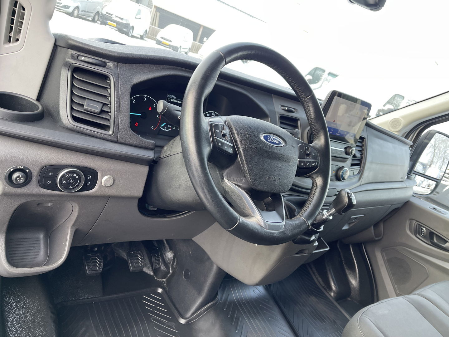 Ford Transit 310 2.0 TDCI 130pk L3H2 Trend / vaste prijs rijklaar € 18.950 ex btw / lease vanaf € 319 / Sortimo ingerichte laadruimte met omvormer / distributie riem vervangen!