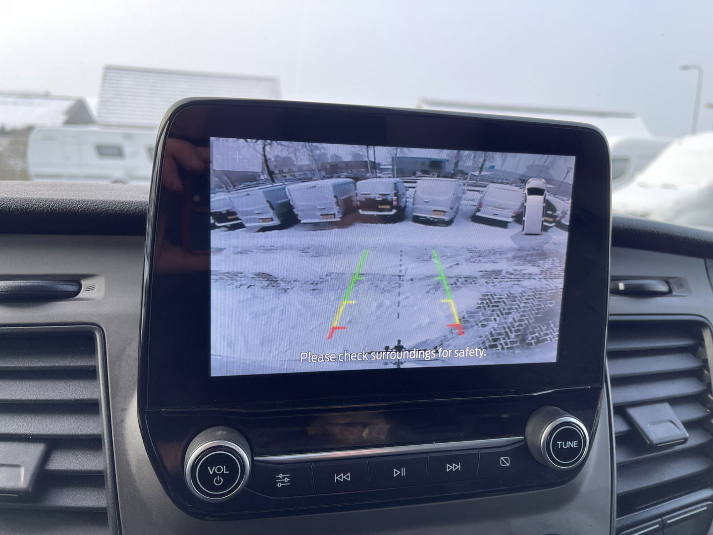 Ford Transit 310 2.0 TDCI 130pk L3H2 Trend / vaste prijs rijklaar € 18.950 ex btw / lease vanaf € 319 / Sortimo ingerichte laadruimte met omvormer / distributie riem vervangen!