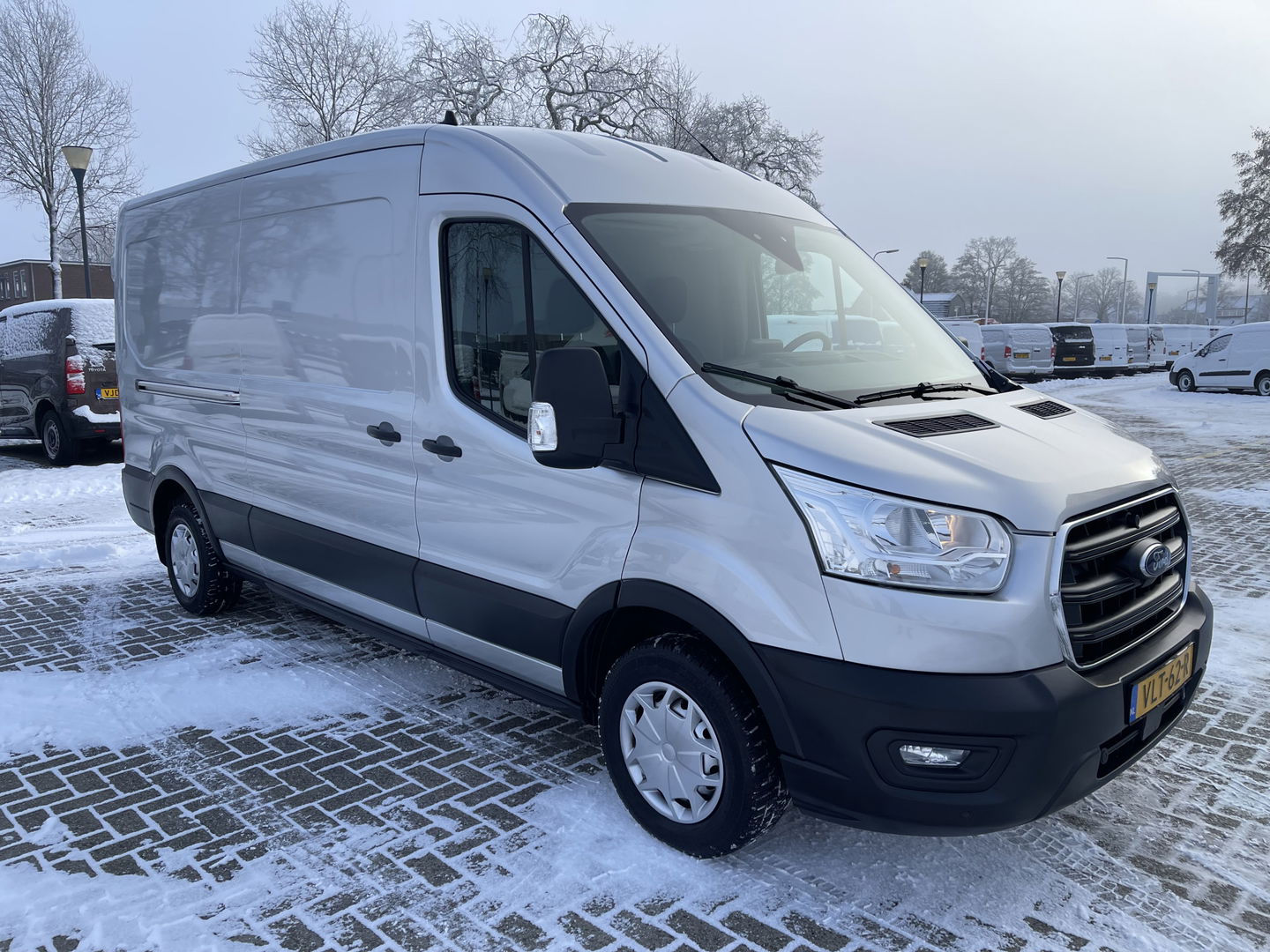 Ford Transit 310 2.0 TDCI 130pk L3H2 Trend / vaste prijs rijklaar € 18.950 ex btw / lease vanaf € 319 / Sortimo ingerichte laadruimte met omvormer / distributie riem vervangen!
