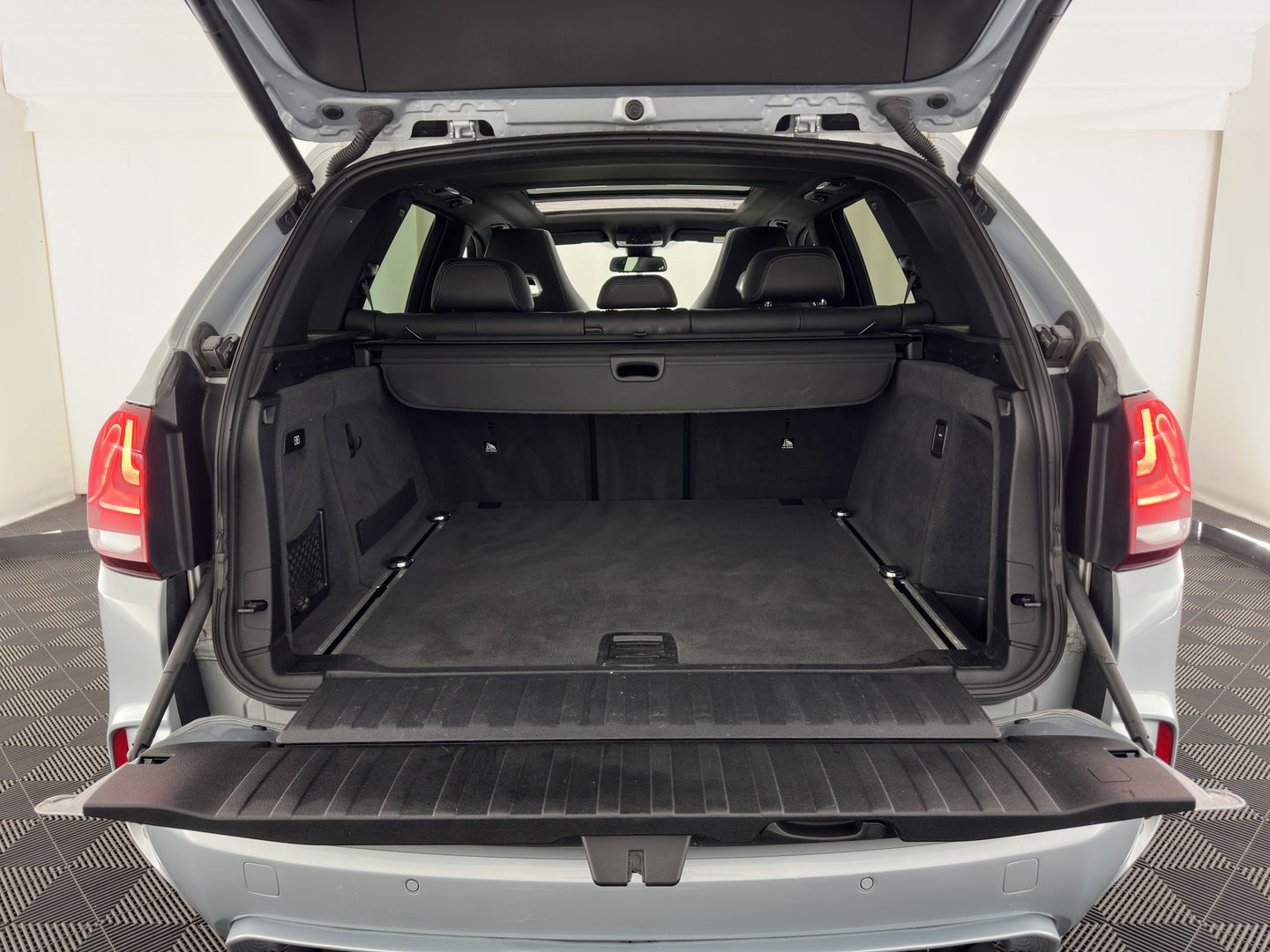 BMW X5 M Aut. *PANO | HEAD-UP | LEATHER | FULL-LED | NAVI-FULLMAP | MEMORY-PACK | HARMAN/KARDON-AUDIO | KEYLESS | CAMERA | HEATED-COMFORTSEATS | SHIFTPADDLES | TOWBAR | 20''ALU*