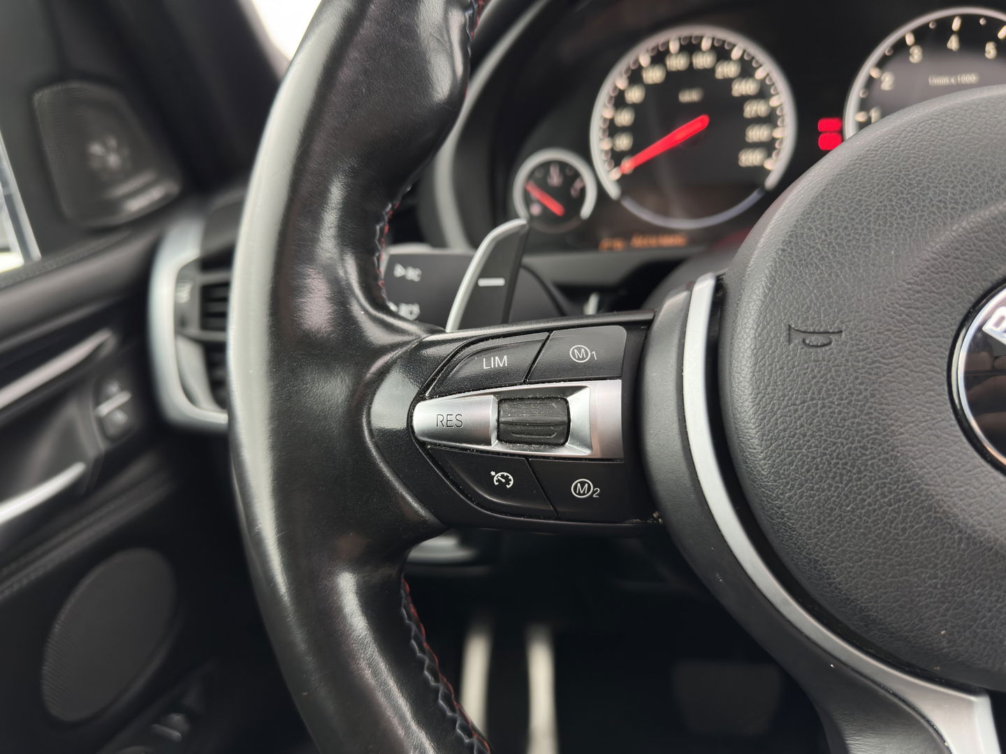 BMW X5 M Aut. *PANO | HEAD-UP | LEATHER | FULL-LED | NAVI-FULLMAP | MEMORY-PACK | HARMAN/KARDON-AUDIO | KEYLESS | CAMERA | HEATED-COMFORTSEATS | SHIFTPADDLES | TOWBAR | 20''ALU*