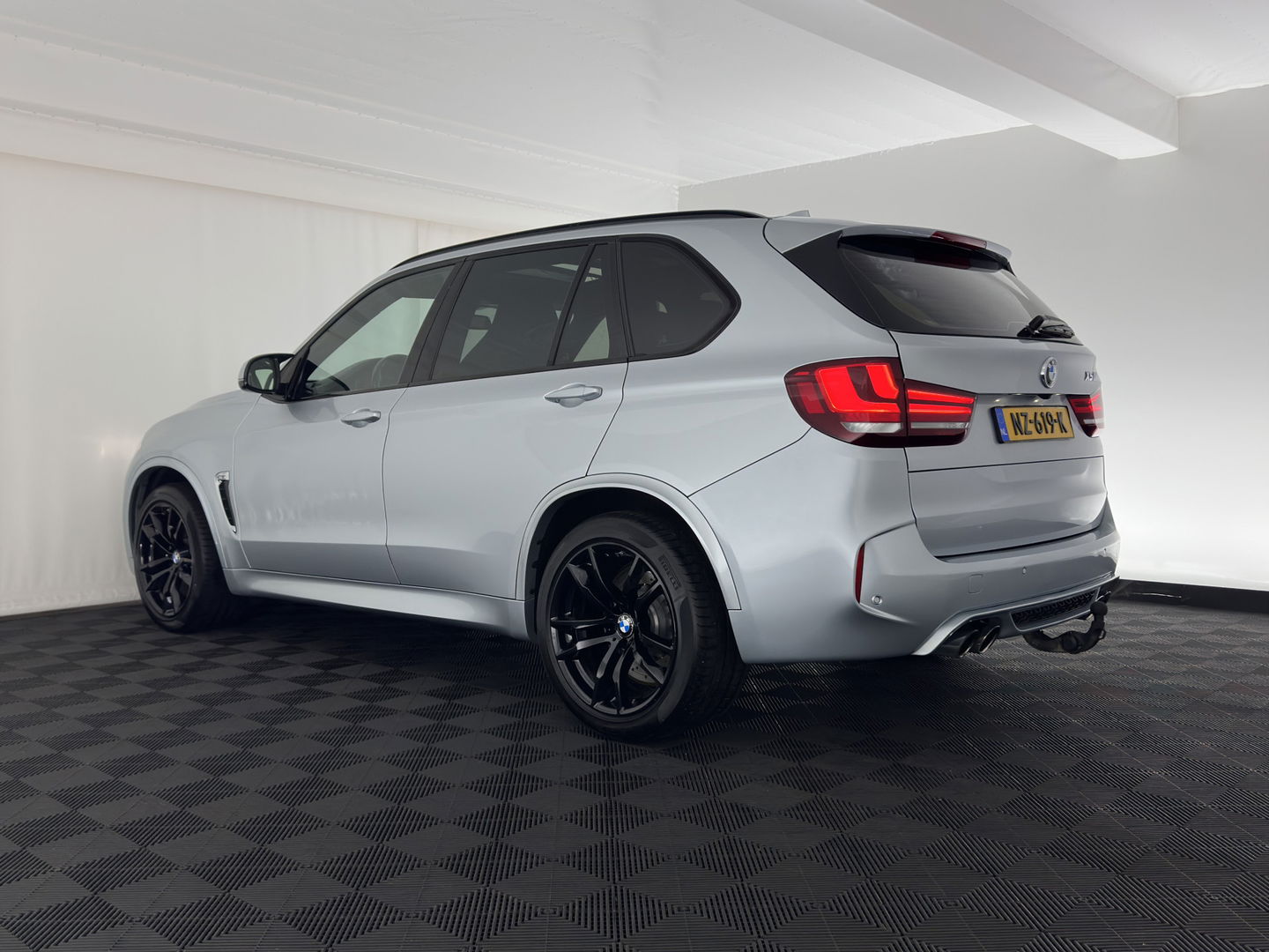 BMW X5 M Aut. *PANO | HEAD-UP | LEATHER | FULL-LED | NAVI-FULLMAP | MEMORY-PACK | HARMAN/KARDON-AUDIO | KEYLESS | CAMERA | HEATED-COMFORTSEATS | SHIFTPADDLES | TOWBAR | 20''ALU*