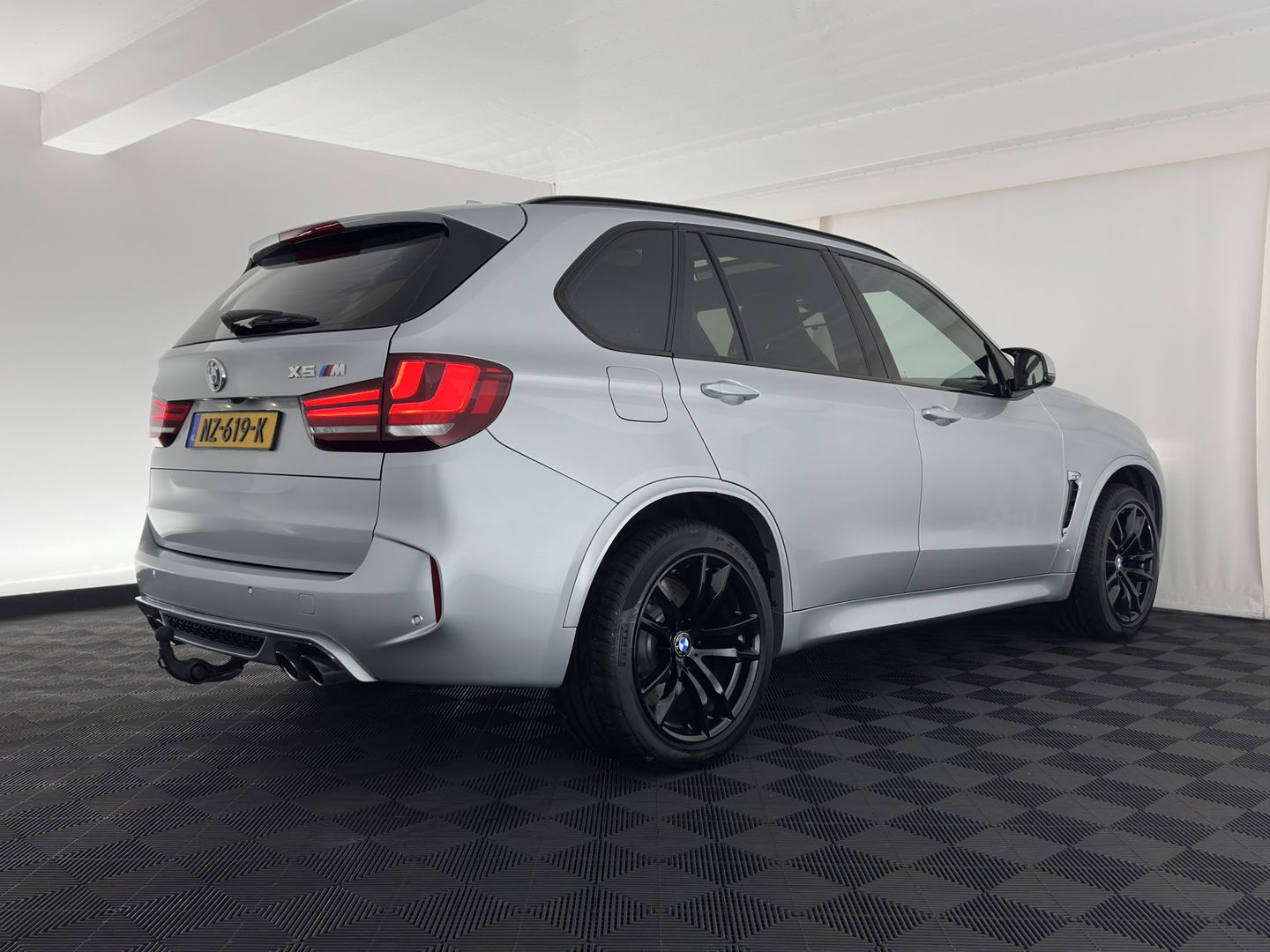 BMW X5 M Aut. *PANO | HEAD-UP | LEATHER | FULL-LED | NAVI-FULLMAP | MEMORY-PACK | HARMAN/KARDON-AUDIO | KEYLESS | CAMERA | HEATED-COMFORTSEATS | SHIFTPADDLES | TOWBAR | 20''ALU*