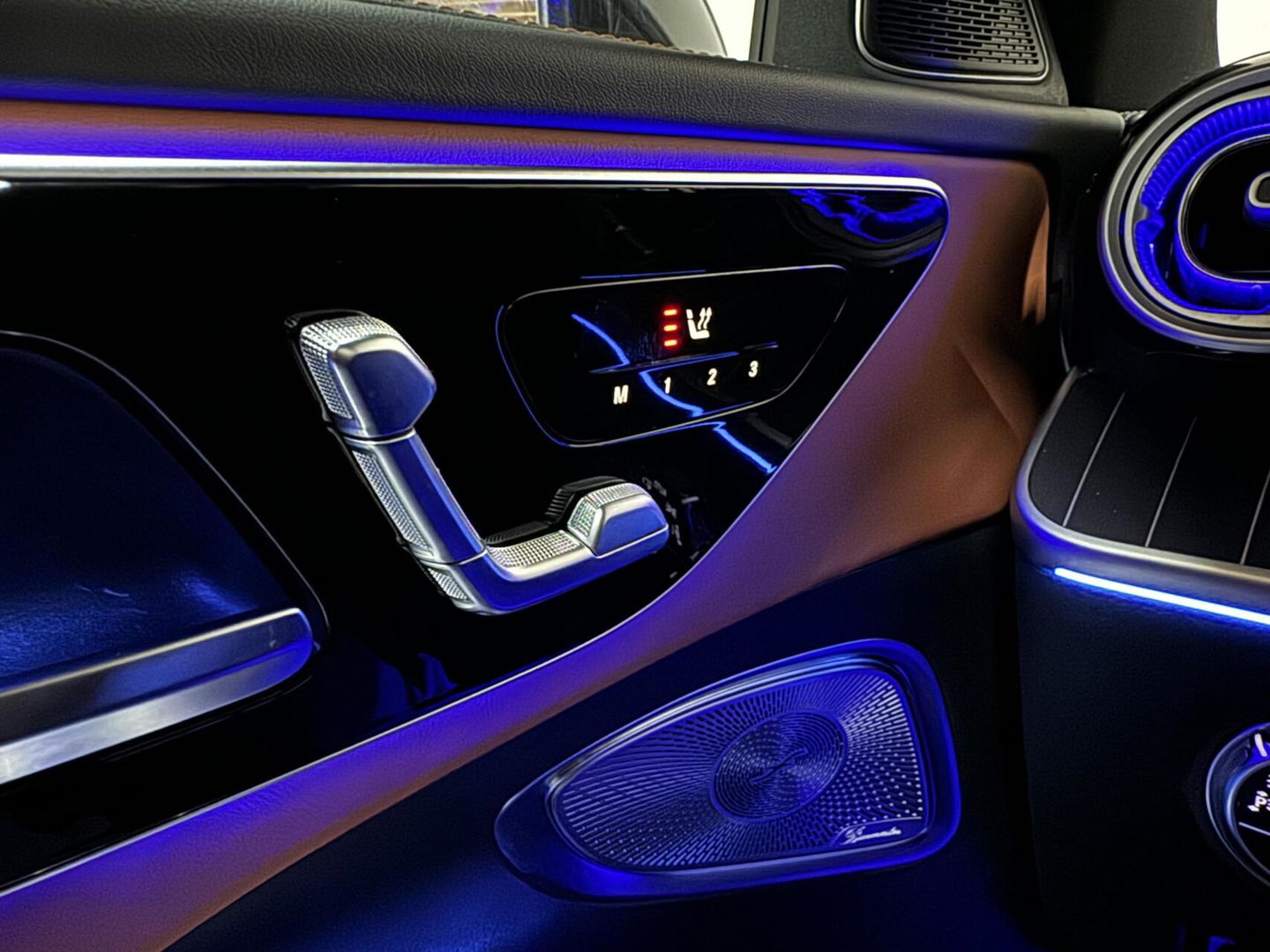 Mercedes-Benz C-Klasse Estate 300e AMG Pano Burmester 360° HUD Trekh. NAP