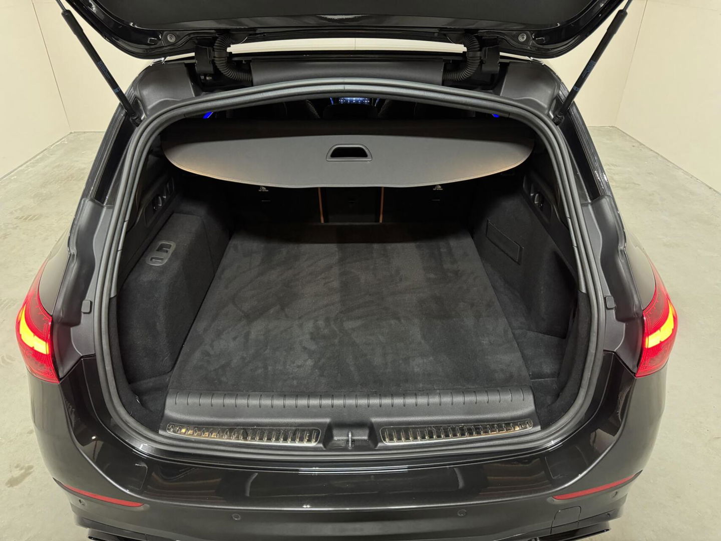 Mercedes-Benz C-Klasse Estate 300e AMG Pano Burmester 360° HUD Trekh. NAP