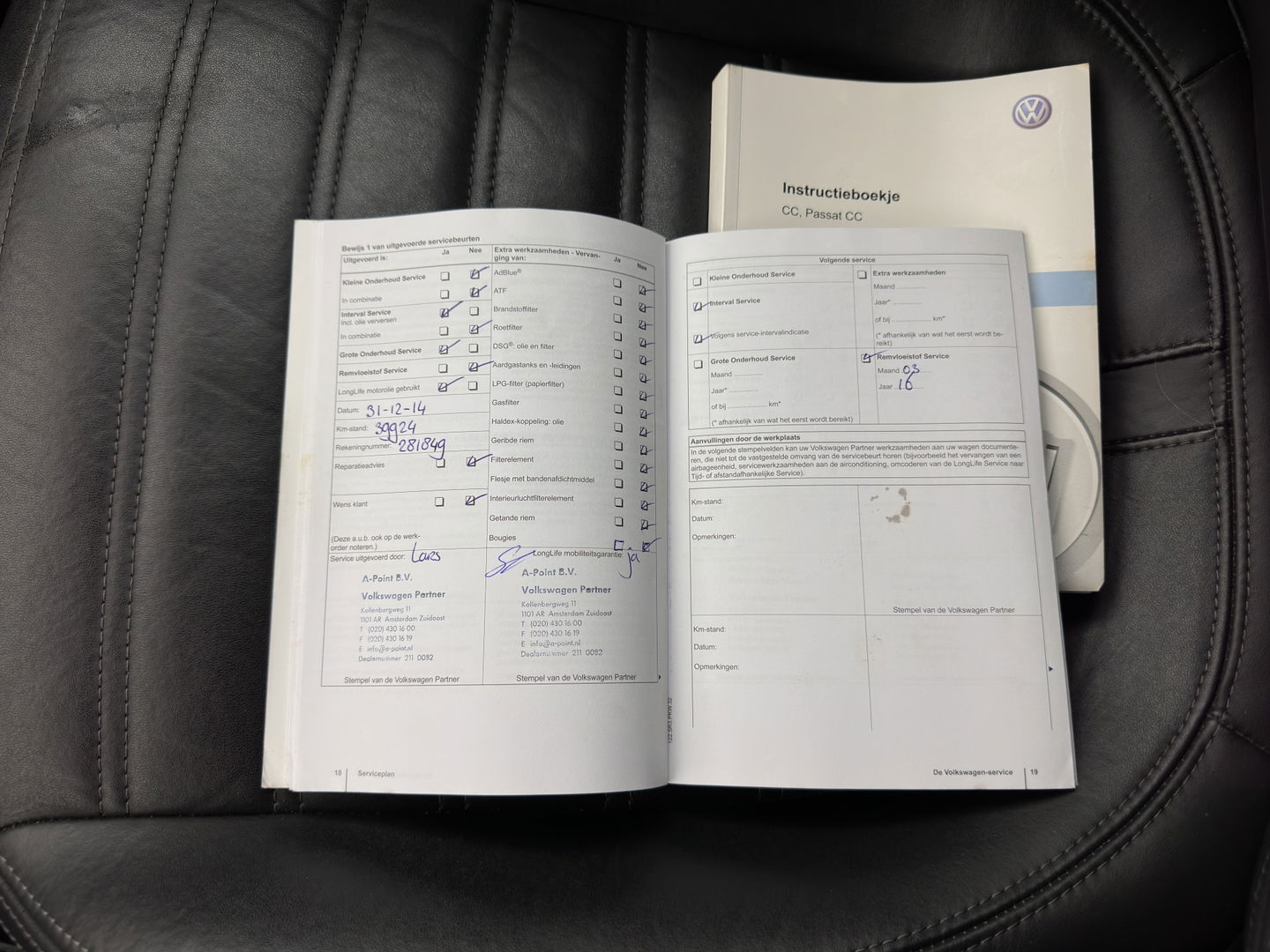 Volkswagen CC 1.8 TSI Aut. *LEATHER | BI-XENON | HEATED-SPORTSEATS | NAVI-FULLMAP | ECC | PDC | CRUISE | SHIFTPADDLES | PRIVACY-GLASS | TOWBAR | 18''ALU*