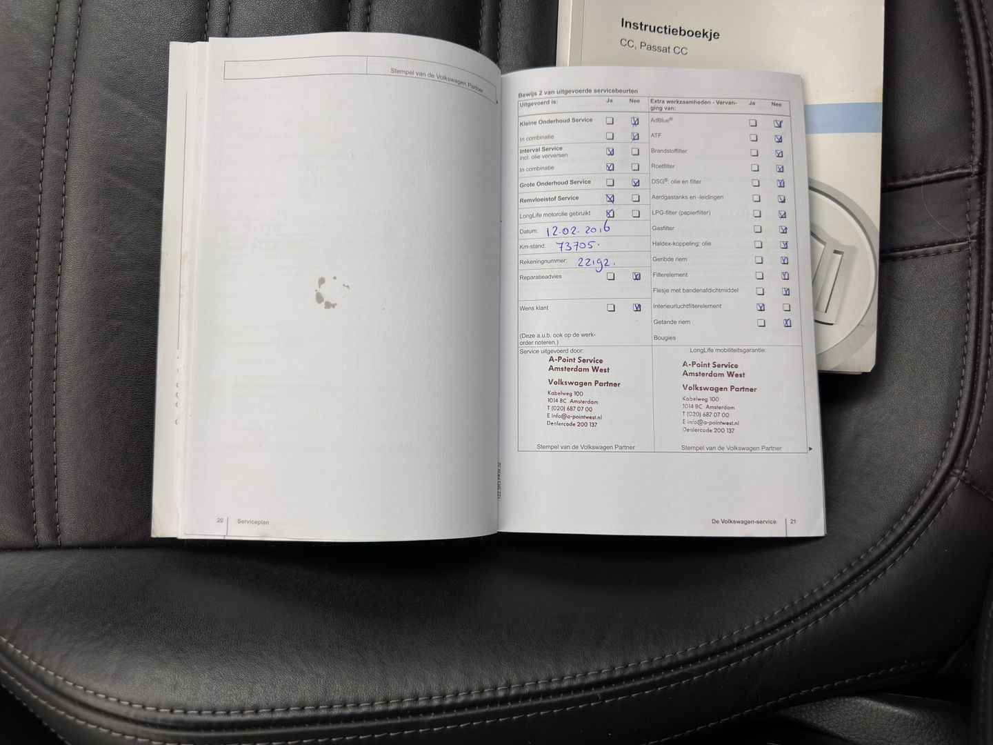 Volkswagen CC 1.8 TSI Aut. *LEATHER | BI-XENON | HEATED-SPORTSEATS | NAVI-FULLMAP | ECC | PDC | CRUISE | SHIFTPADDLES | PRIVACY-GLASS | TOWBAR | 18''ALU*