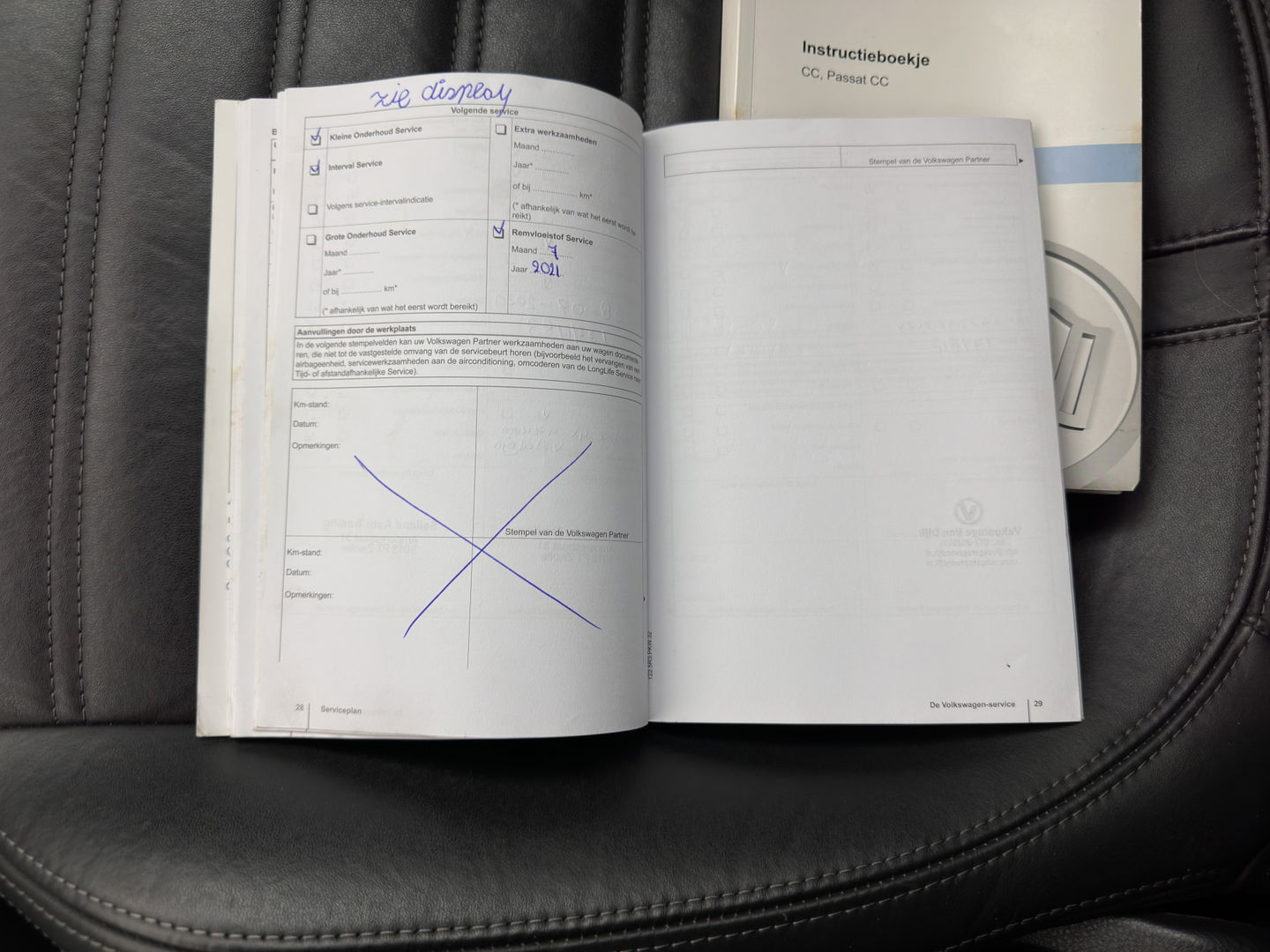 Volkswagen CC 1.8 TSI Aut. *LEATHER | BI-XENON | HEATED-SPORTSEATS | NAVI-FULLMAP | ECC | PDC | CRUISE | SHIFTPADDLES | PRIVACY-GLASS | TOWBAR | 18''ALU*