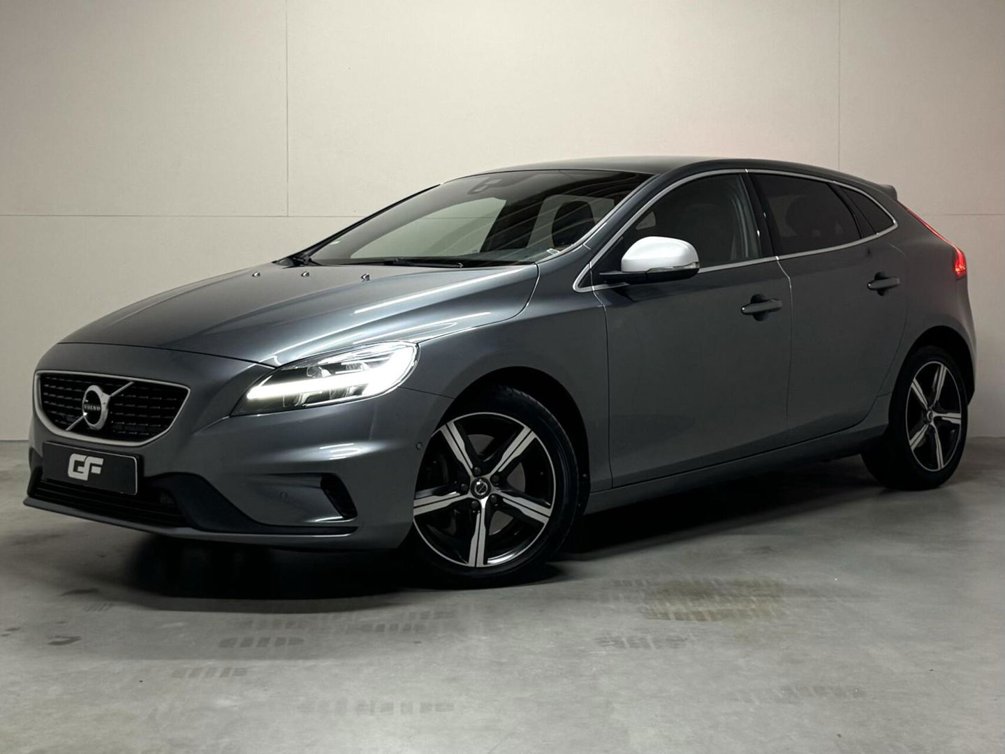 Volvo V40 2.0 T4 R-Design Pano Leer Camera Cruise Navi Trekh. NAP