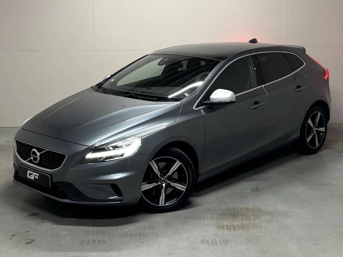 Volvo V40 2.0 T4 R-Design Pano Leer Camera Cruise Navi Trekh. NAP