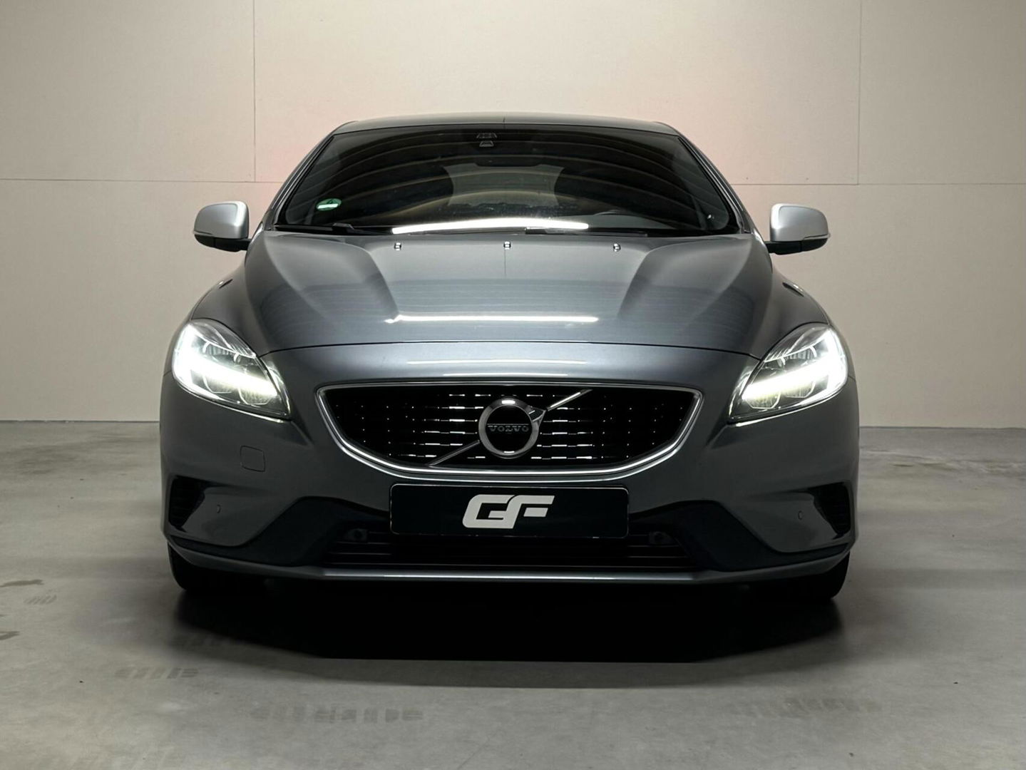 Volvo V40 2.0 T4 R-Design Pano Leer Camera Cruise Navi Trekh. NAP