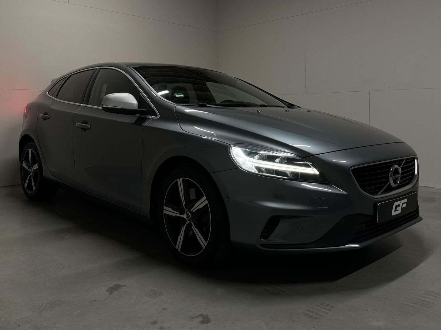 Volvo V40 2.0 T4 R-Design Pano Leer Camera Cruise Navi Trekh. NAP