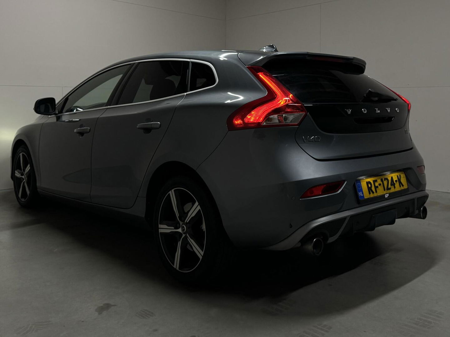 Volvo V40 2.0 T4 R-Design Pano Leer Camera Cruise Navi Trekh. NAP
