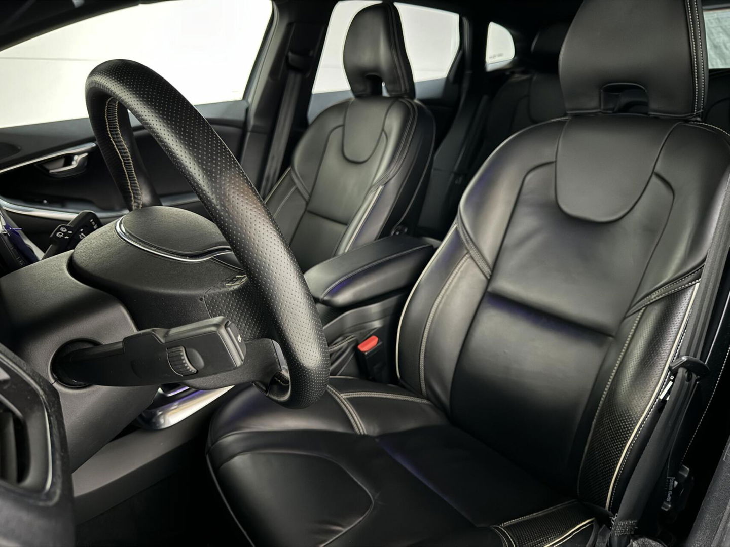 Volvo V40 2.0 T4 R-Design Pano Leer Camera Cruise Navi Trekh. NAP