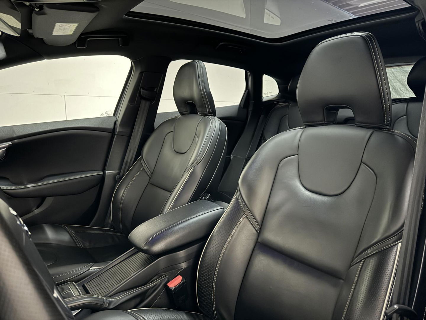 Volvo V40 2.0 T4 R-Design Pano Leer Camera Cruise Navi Trekh. NAP