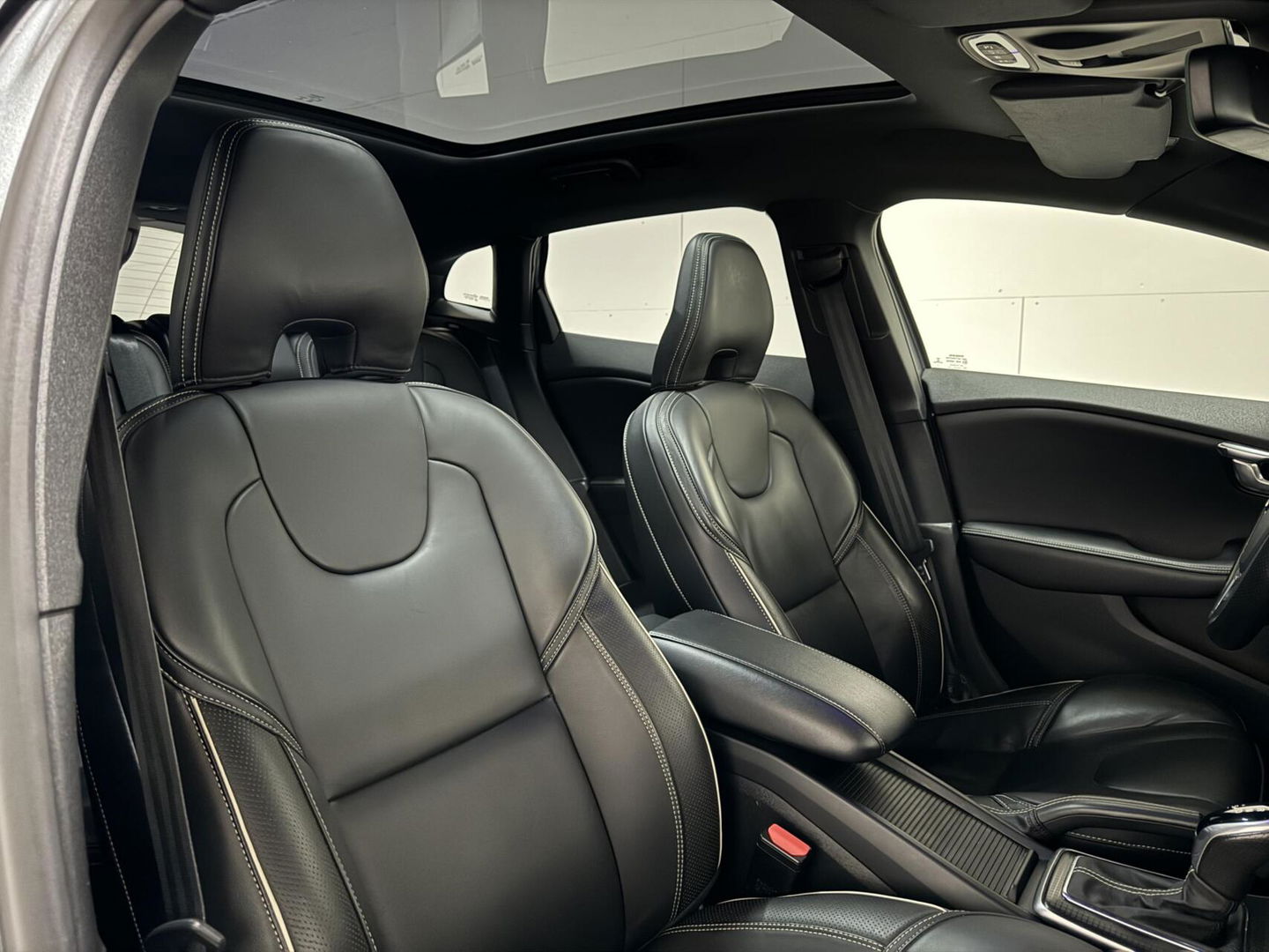 Volvo V40 2.0 T4 R-Design Pano Leer Camera Cruise Navi Trekh. NAP