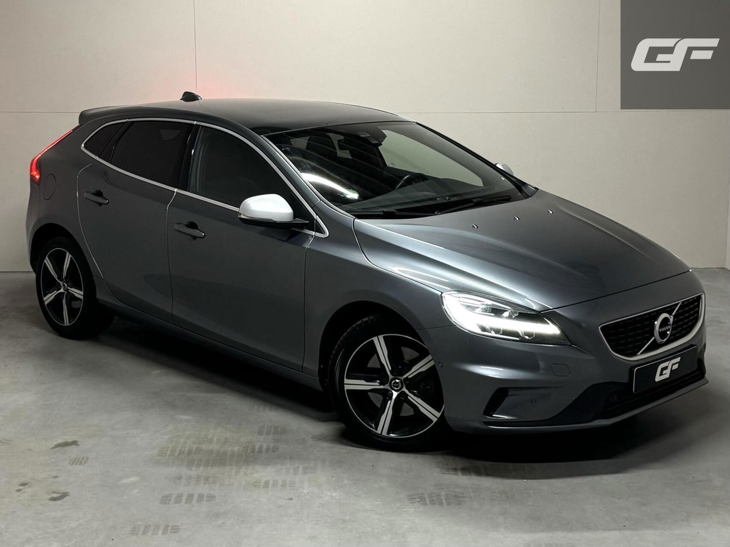 Volvo V40 2.0 T4 R-Design Pano Leer Camera Cruise Navi Trekh. NAP