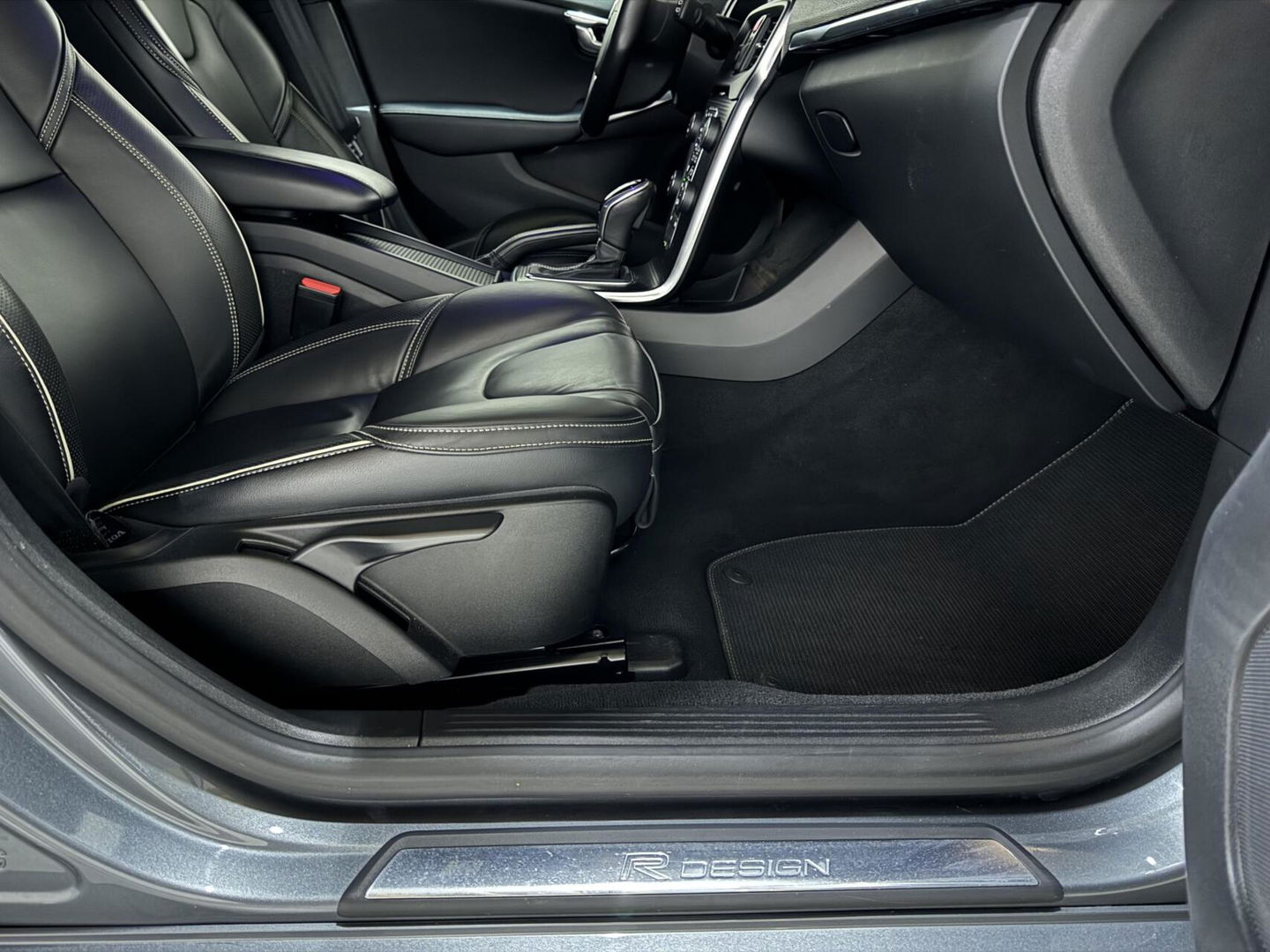 Volvo V40 2.0 T4 R-Design Pano Leer Camera Cruise Navi Trekh. NAP