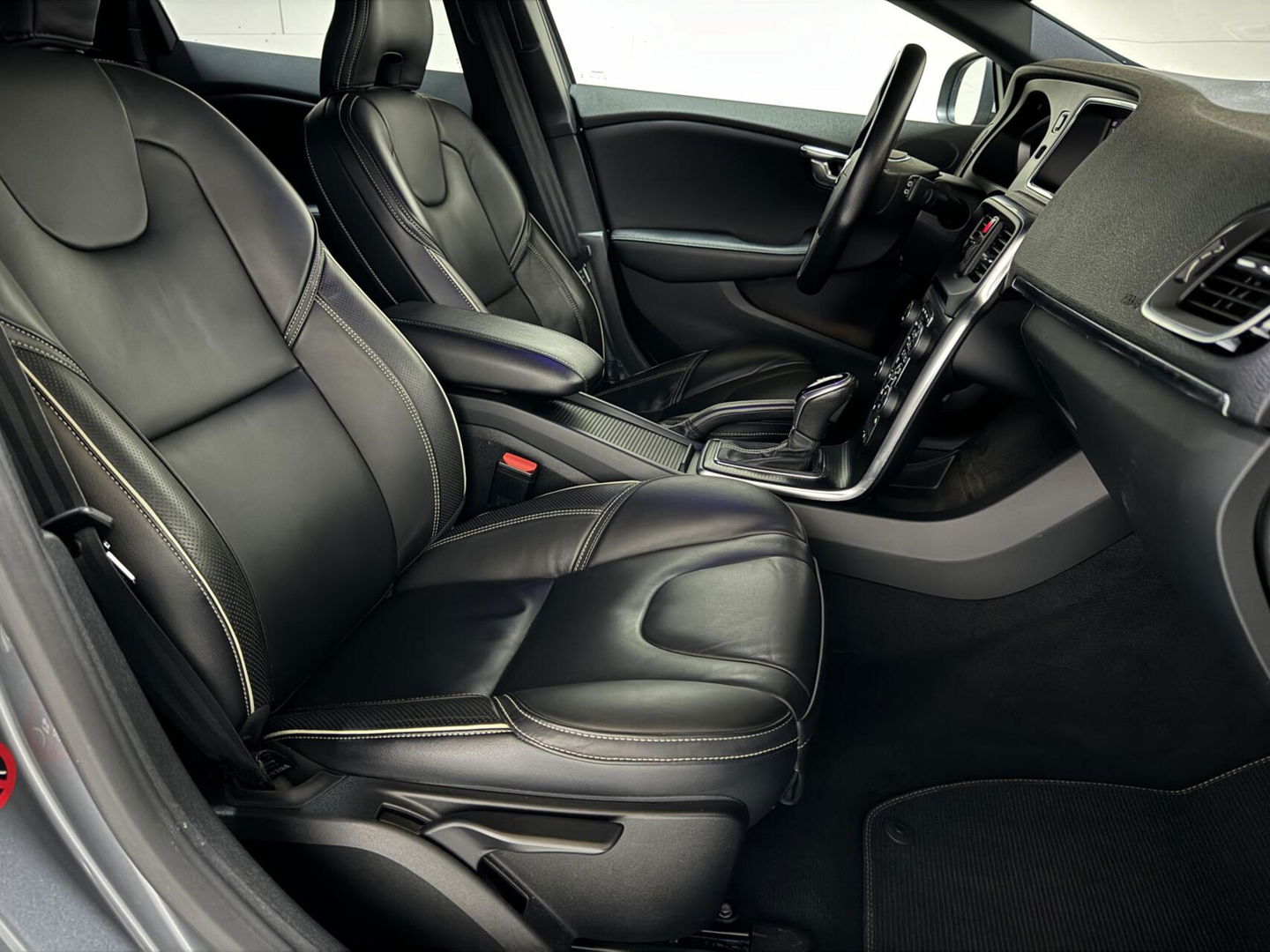 Volvo V40 2.0 T4 R-Design Pano Leer Camera Cruise Navi Trekh. NAP