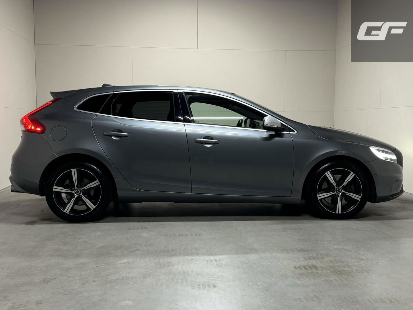 Volvo V40 2.0 T4 R-Design Pano Leer Camera Cruise Navi Trekh. NAP