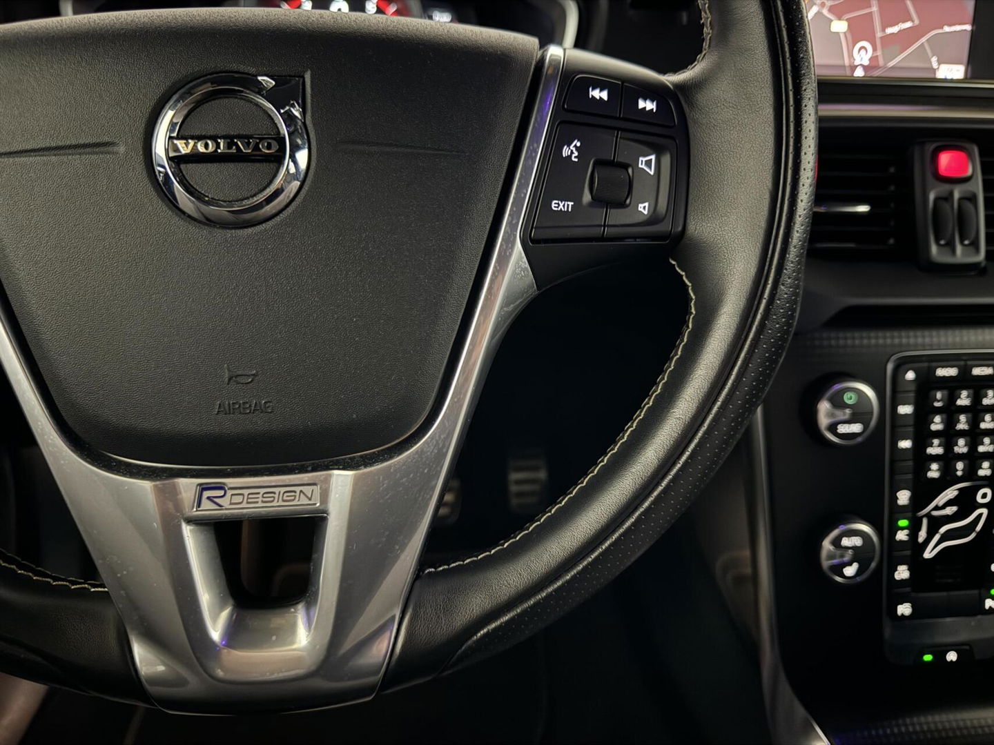 Volvo V40 2.0 T4 R-Design Pano Leer Camera Cruise Navi Trekh. NAP