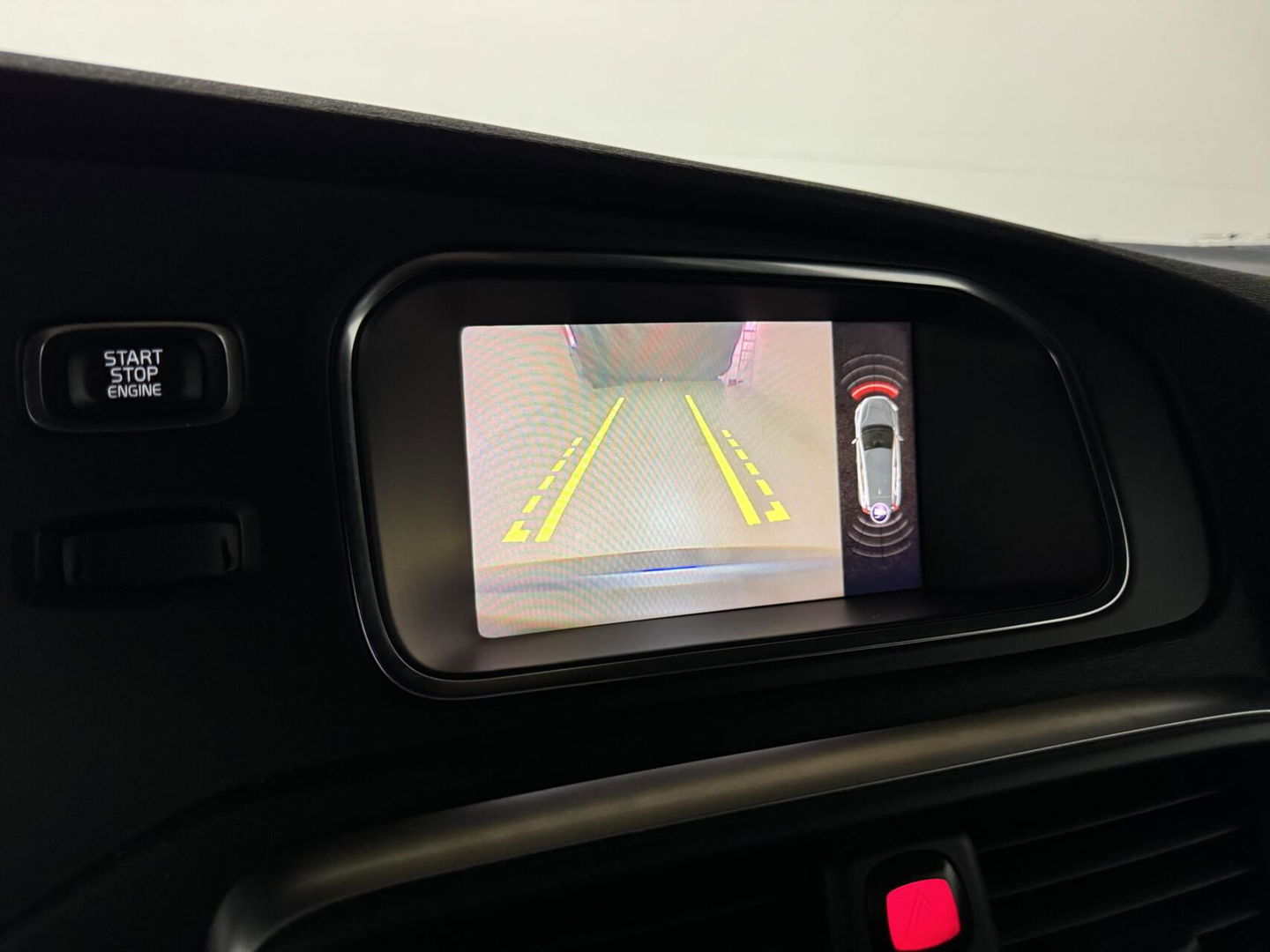 Volvo V40 2.0 T4 R-Design Pano Leer Camera Cruise Navi Trekh. NAP