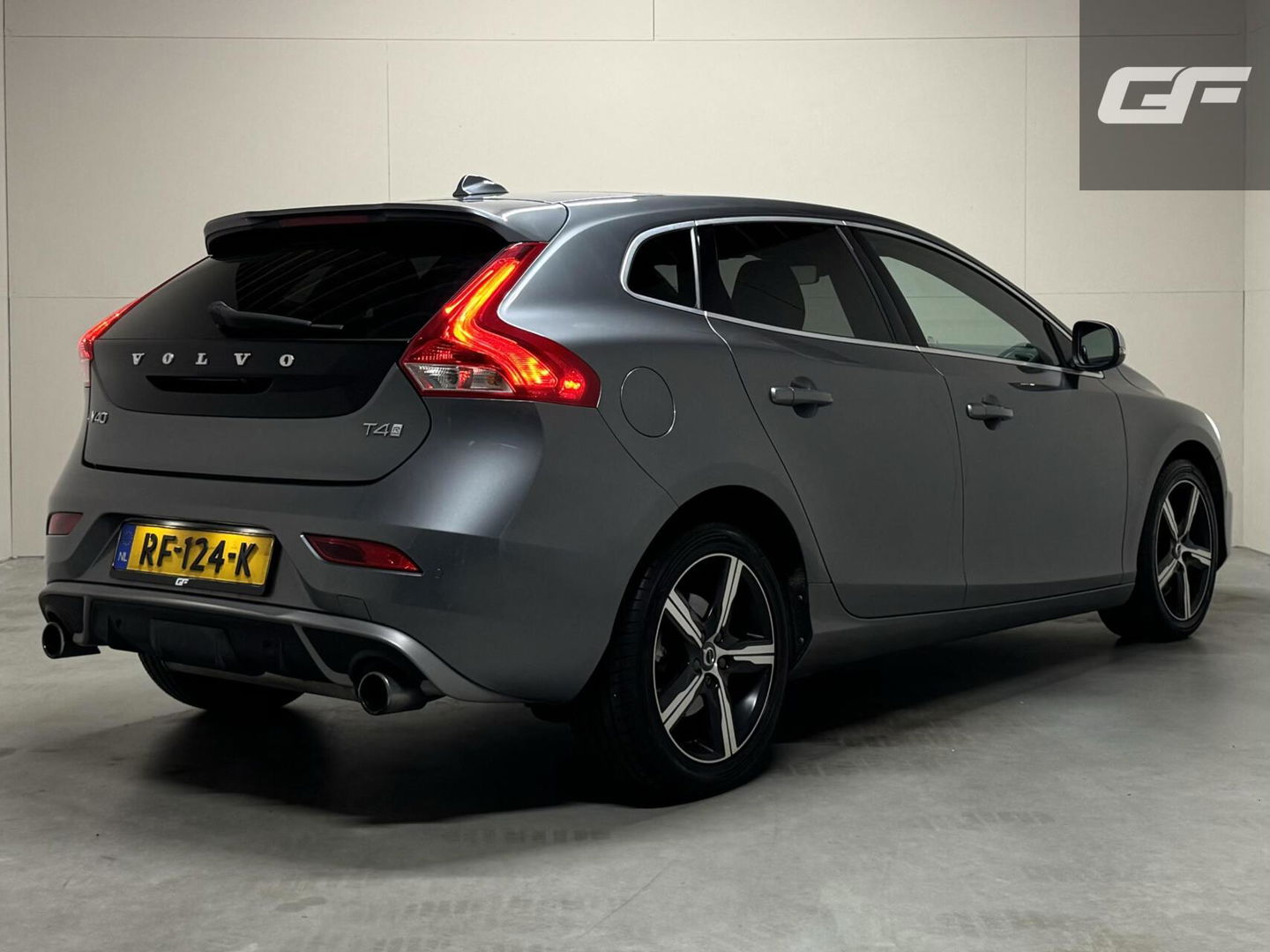 Volvo V40 2.0 T4 R-Design Pano Leer Camera Cruise Navi Trekh. NAP