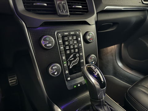 Volvo V40 2.0 T4 R-Design Pano Leer Camera Cruise Navi Trekh. NAP